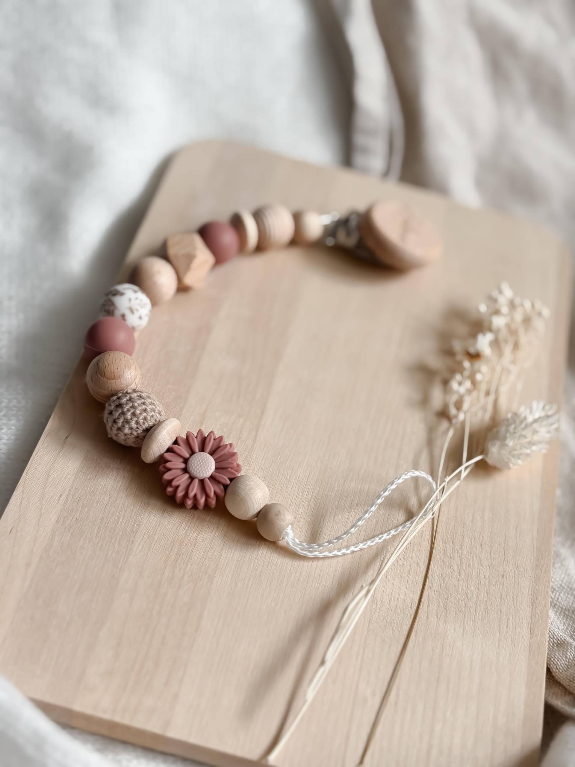 Schnullerkette Mit Namen Personalisiert - Blume Rouge Beige Geschenk Geburt von Etsy - LeukkStudio