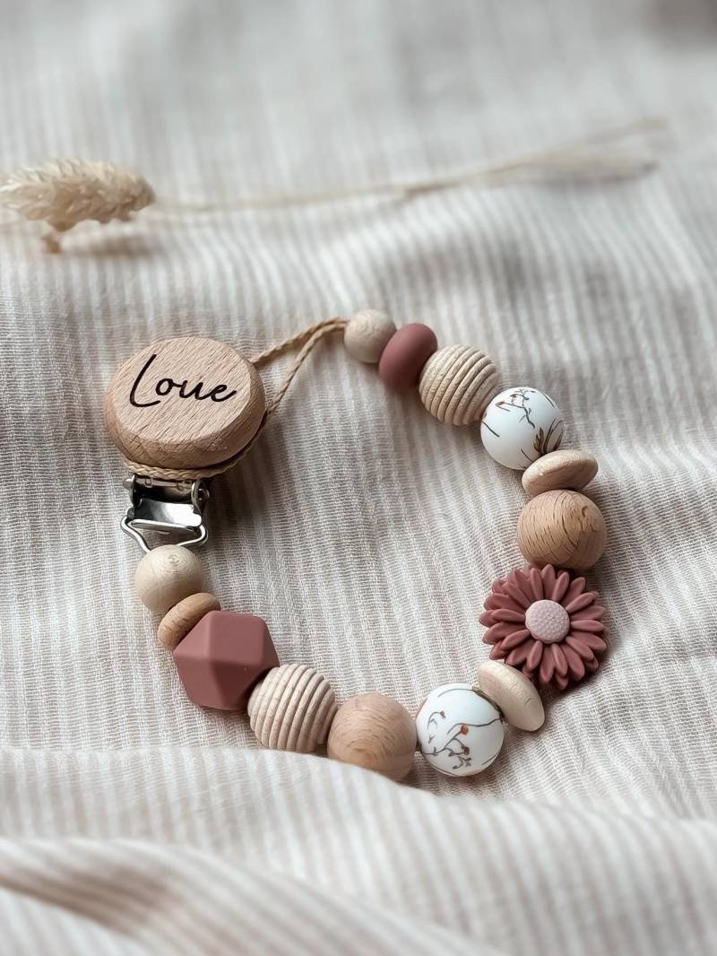 Schnullerkette Mit Namen - Personalisiert Blume Rouge Und Weiß Blumen Muster Geschenke Zur Geburt Taufe von Etsy - LeukkStudio