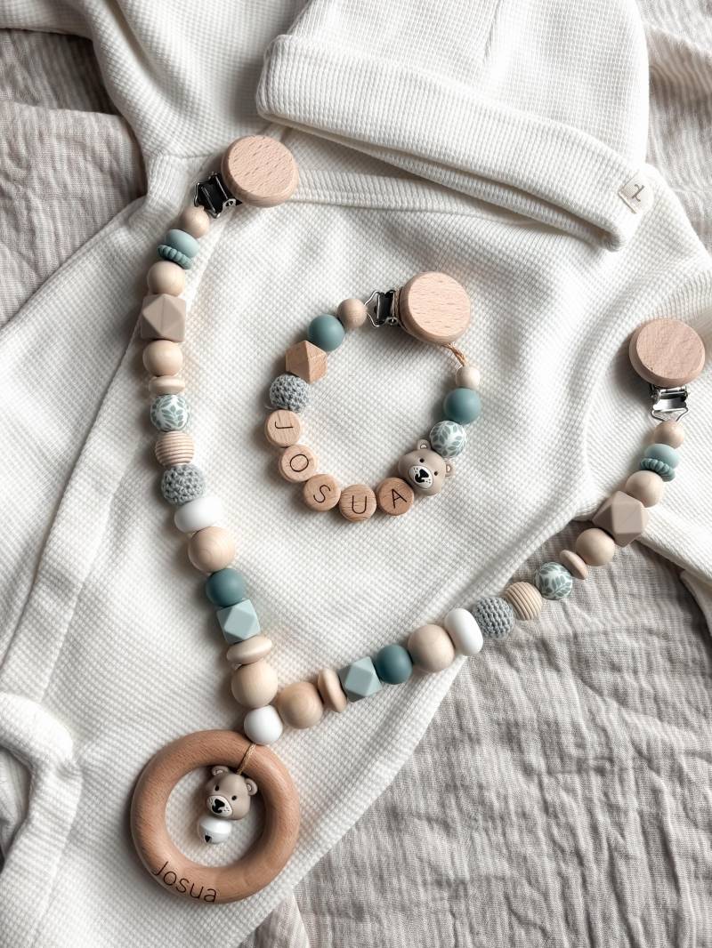 Schnullerkette Mit Namen - Personalisiert- Buchstabenperlen- Bär Blau Türkis Geschenke Zur Geburt Und Taufe Schnullerkette Mit Namen - Personalisiert- Buchstabenperlen- Bär Blau Türkis Geschenke Zur Geburt Und Taufe von Etsy - LeukkStudio