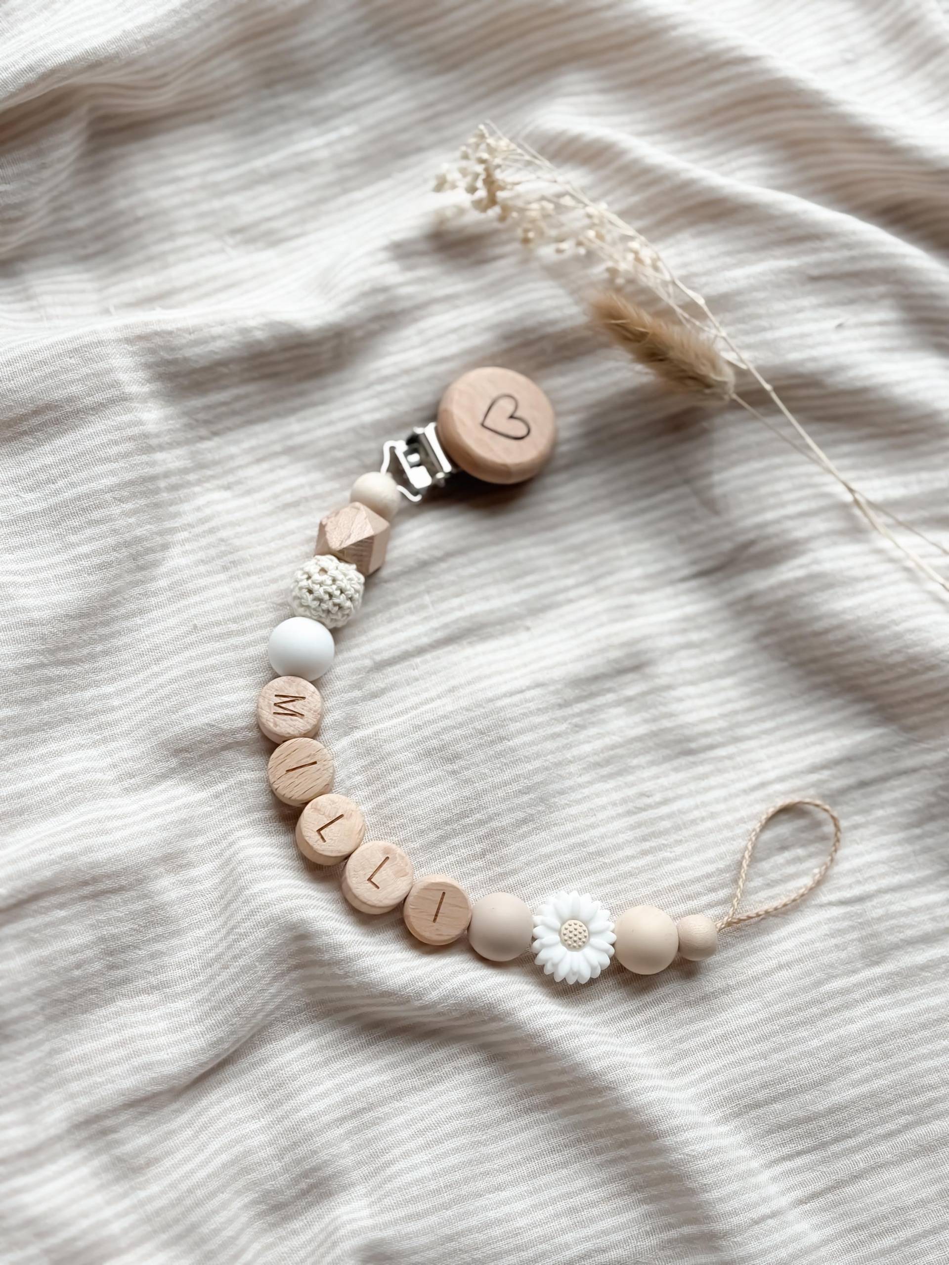 Schnullerkette Mit Namen - Personalisiert Buchstabenperlen Blume Weiß Geschenke Zur Geburt Und Taufe Schnullerkette Mit Namen - Personalisiert Buchstabenperlen Blume Weiß Geschenke Zur Geburt Und Taufe von Etsy - LeukkStudio