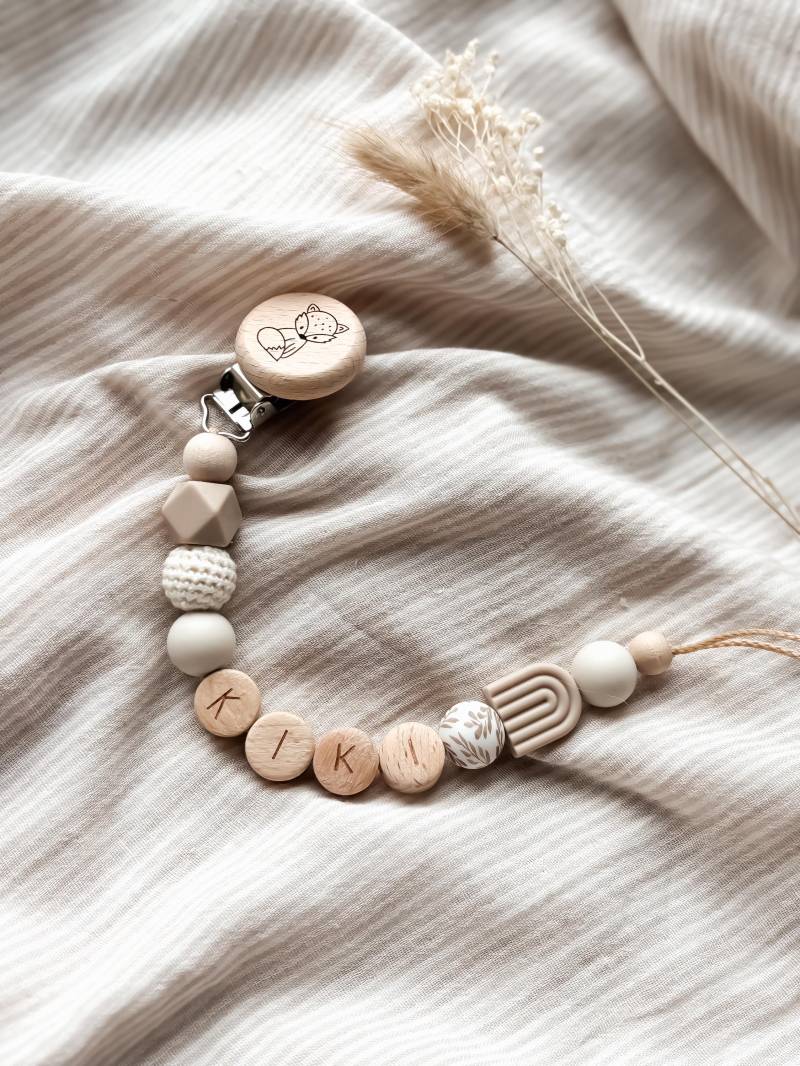Schnullerkette Mit Namen - Personalisiert- Buchstabenperlen- Regenbogen Beige Geschenke Zur Geburt Und Taufe Schnullerkette Mit Namen - Personalisiert- Buchstabenperlen- Regenbogen Beige Geschenke Zur Geburt Und Taufe von Etsy - LeukkStudio
