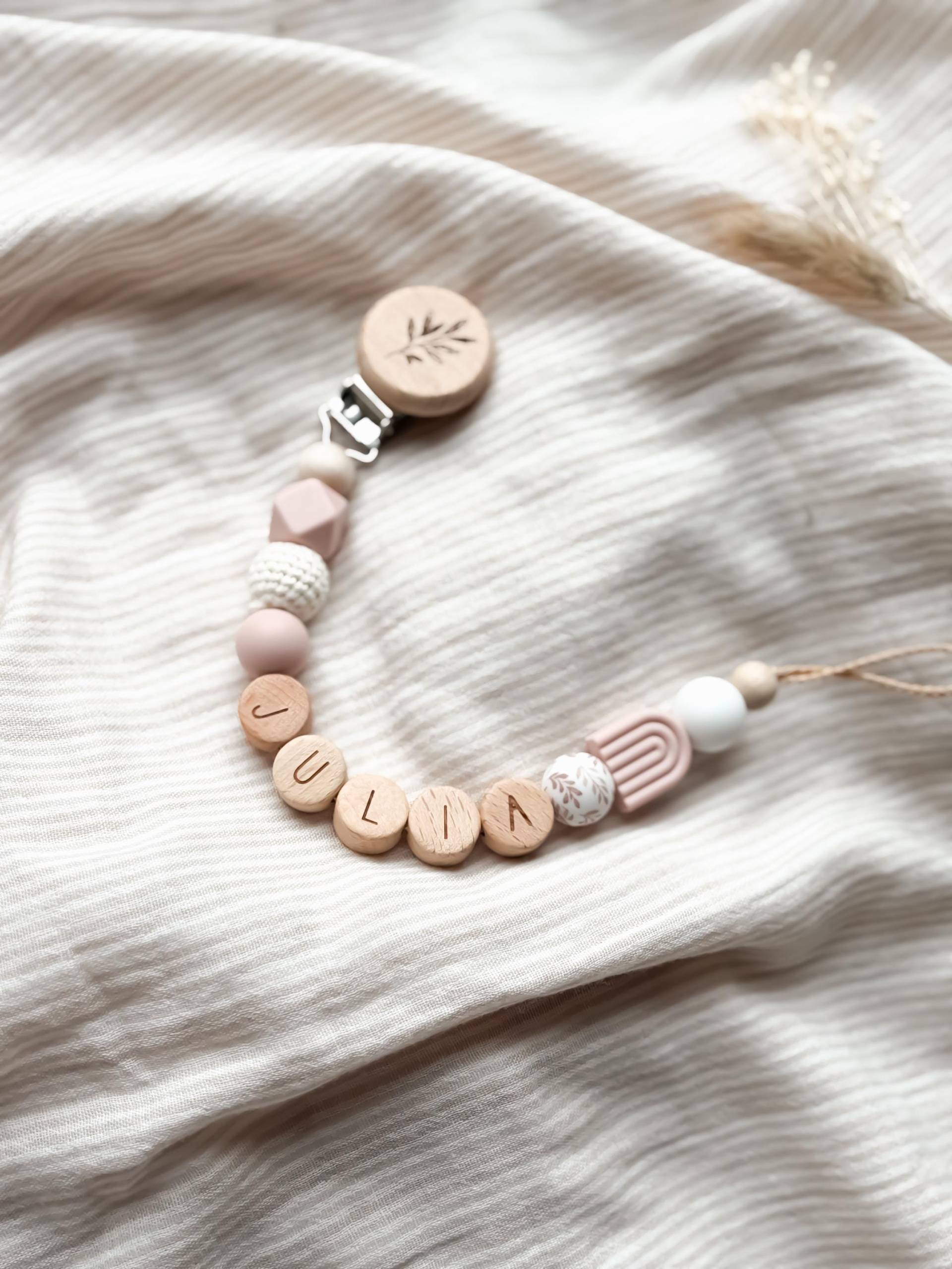 Schnullerkette Mit Namen - Personalisiert Buchstabenperlen Regenbogen Hell Rosa Geschenke Zur Geburt Und Taufe von Etsy - LeukkStudio