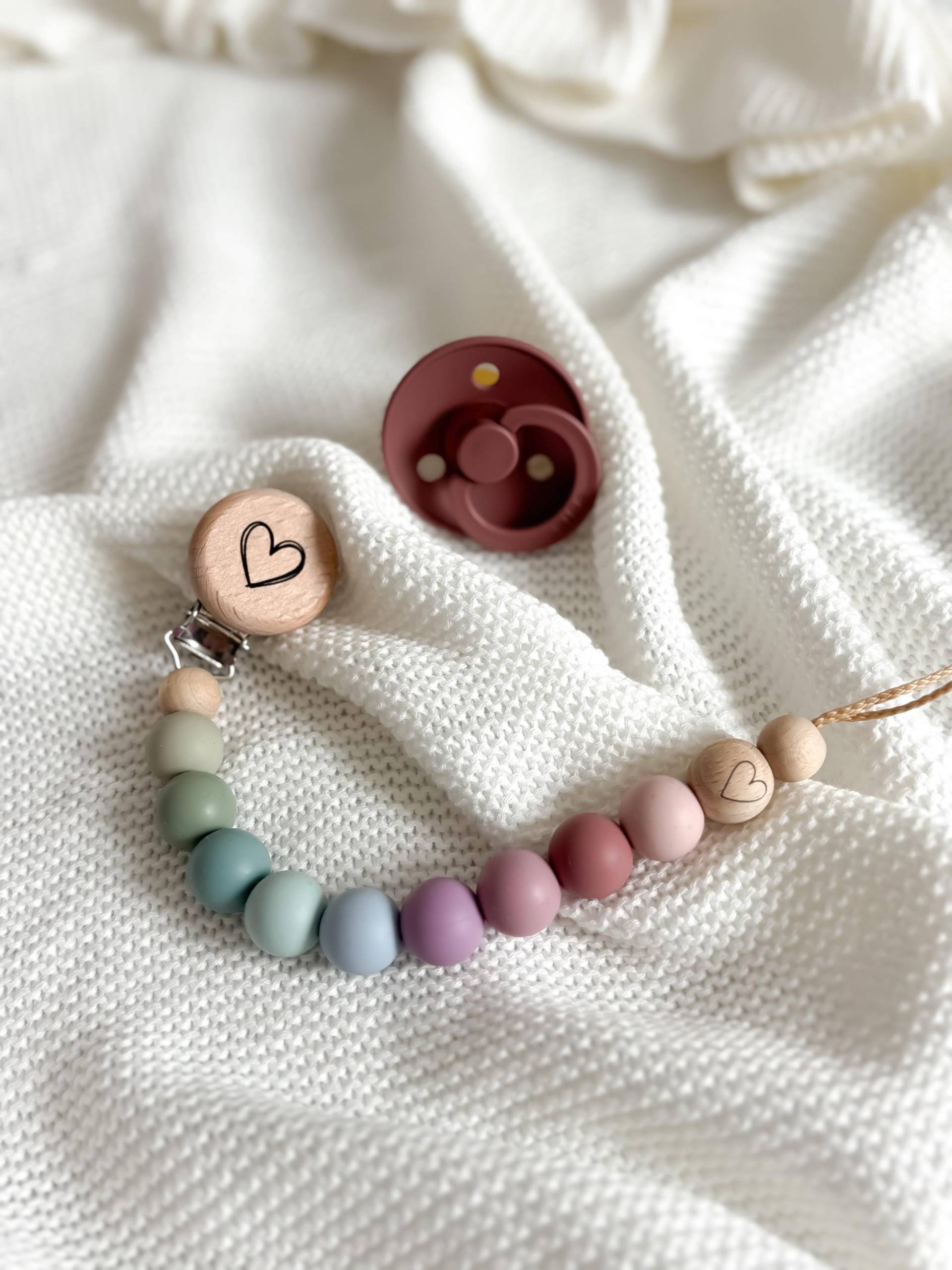 Schnullerkette Mit Namen - Personalisiert Bunte Farben Herz Geschenke Zur Geburt Und Taufe von Etsy - LeukkStudio