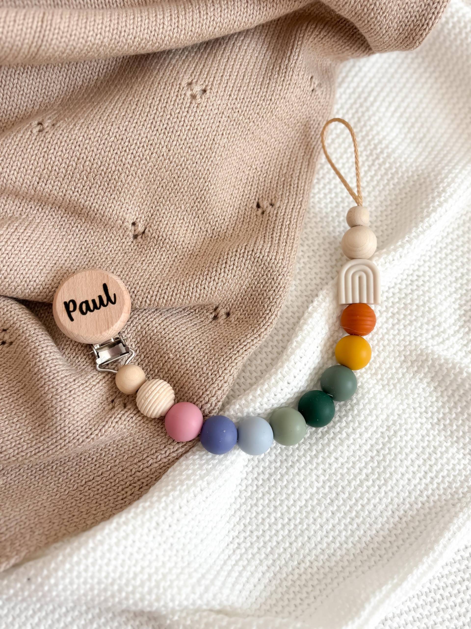 Schnullerkette Mit Namen - Personalisiert Bunte Farben Regenbogen Geschenke Zur Geburt Und Taufe von Etsy - LeukkStudio