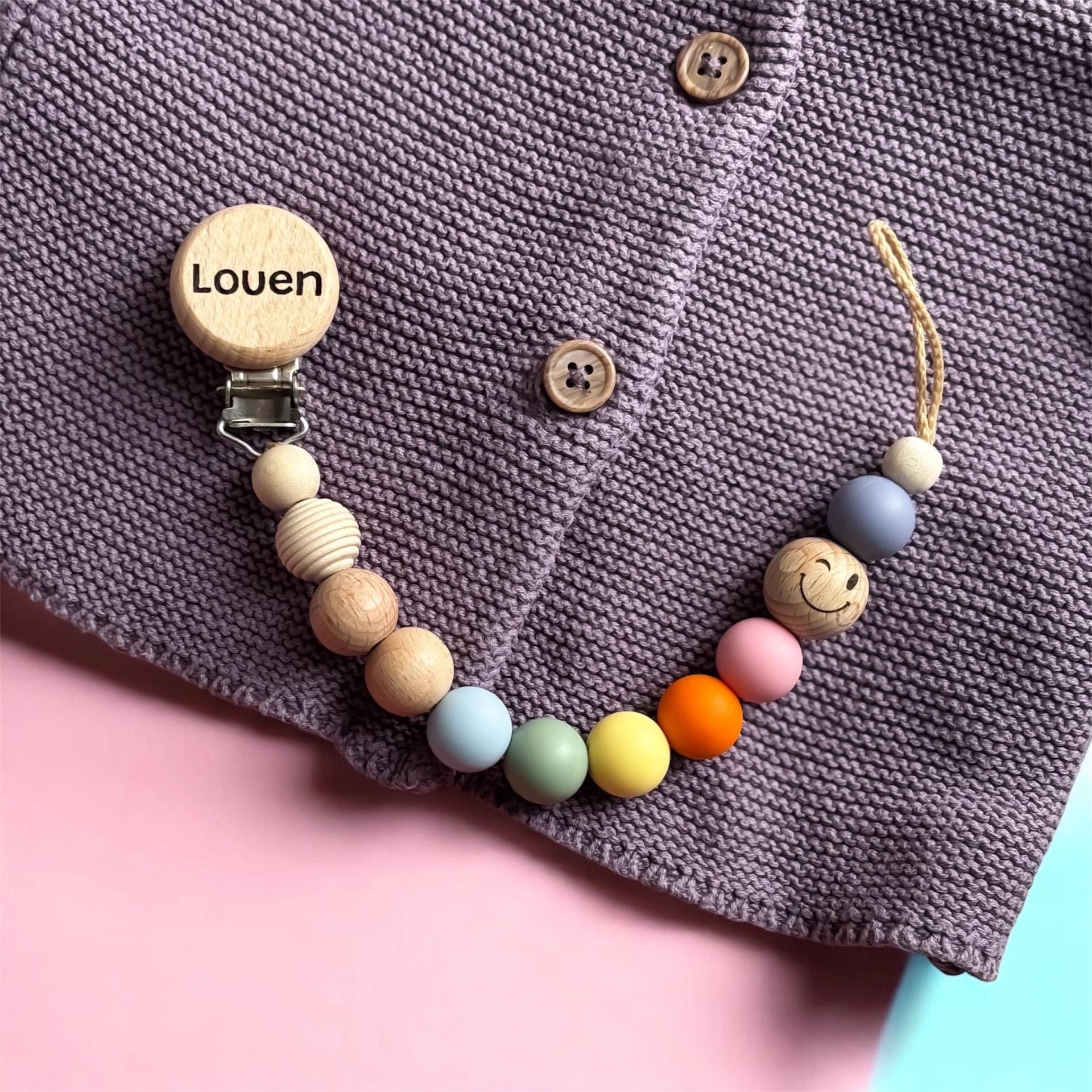 Schnullerkette Mit Namen - Personalisiert Bunte Farben Smiley Geschenke Zur Geburt Und Taufe Schnullerkette Mit Namen - Personalisiert Bunte Farben Smiley Geschenke Zur Geburt Und Taufe von Etsy - LeukkStudio