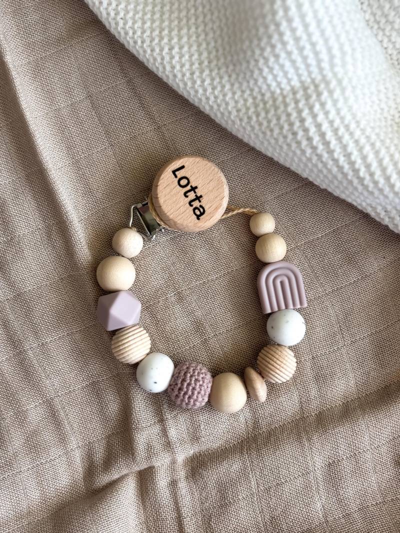 Schnullerkette Mit Namen - Personalisiert Flieder Regenbogen Geschenke Zur Geburt Und Taufe Schnullerkette Mit Namen - Personalisiert Flieder Regenbogen Geschenke Zur Geburt Und Taufe von Etsy - LeukkStudio