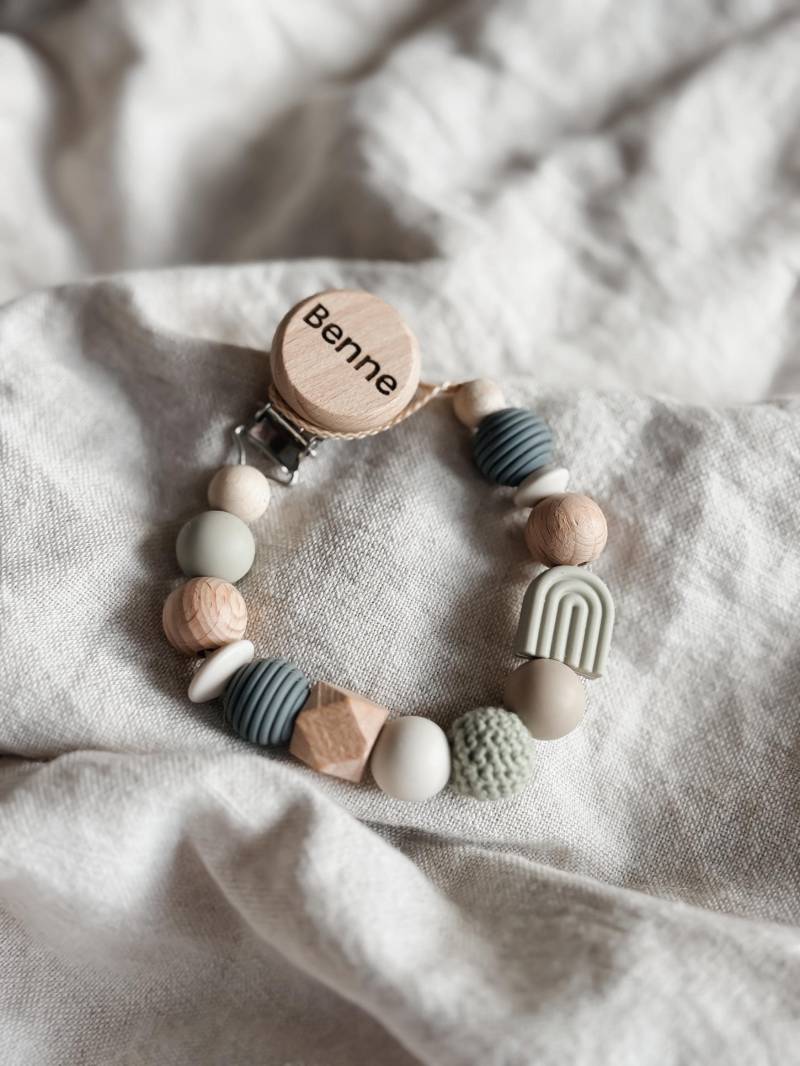 Schnullerkette Mit Namen - Personalisiert Grün-Grau Regenbogen Geschenke Zur Geburt Und Taufe Schnullerkette Mit Namen - Personalisiert Grün-Grau Regenbogen Geschenke Zur Geburt Und Taufe von Etsy - LeukkStudio
