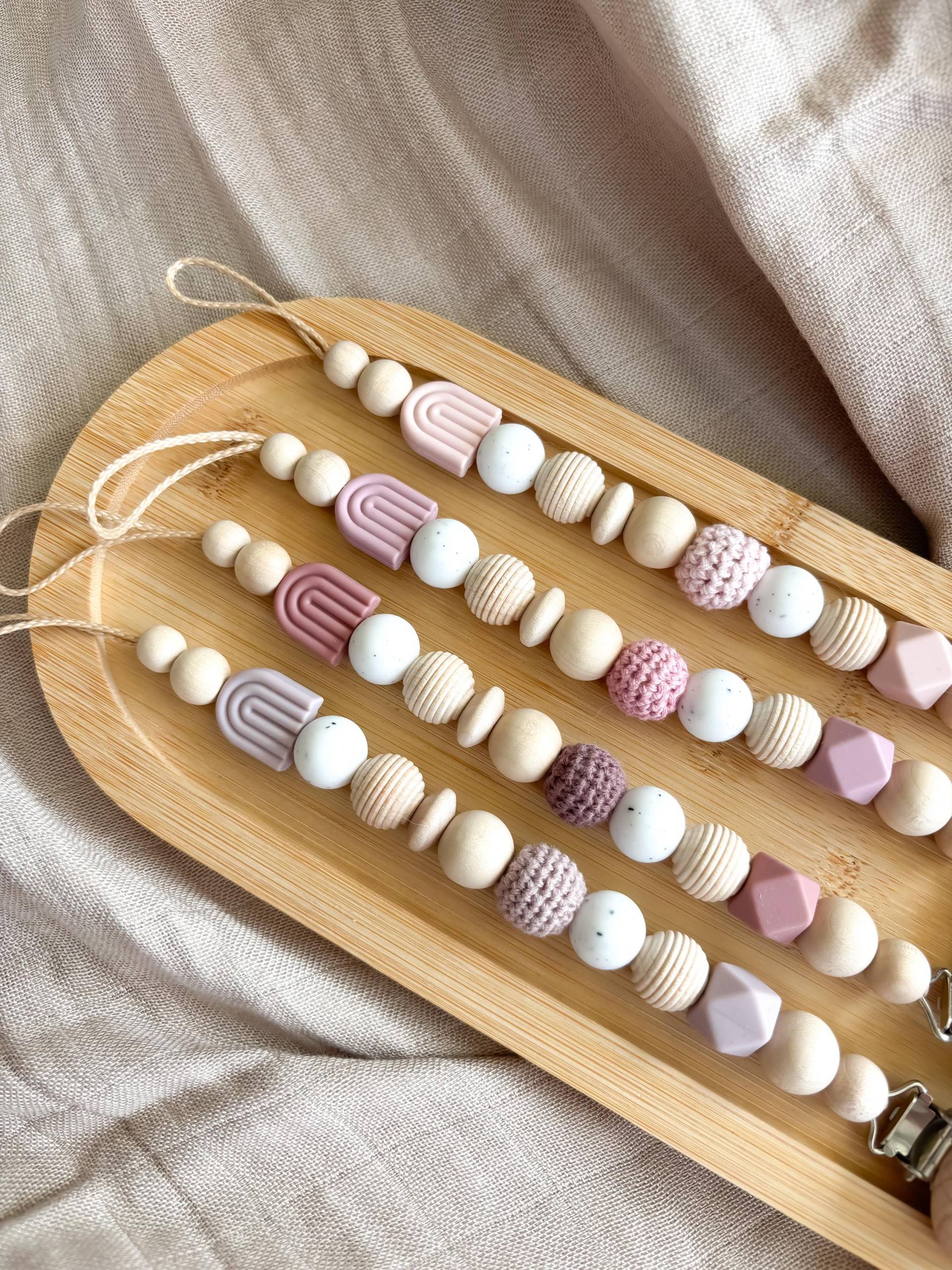 Schnullerkette Mit Namen - Personalisiert Hell Rosa- Regenbogen Geschenke Zur Geburt Und Taufe Schnullerkette Mit Namen - Personalisiert Hell Rosa- Regenbogen Geschenke Zur Geburt Und Taufe von Etsy - LeukkStudio