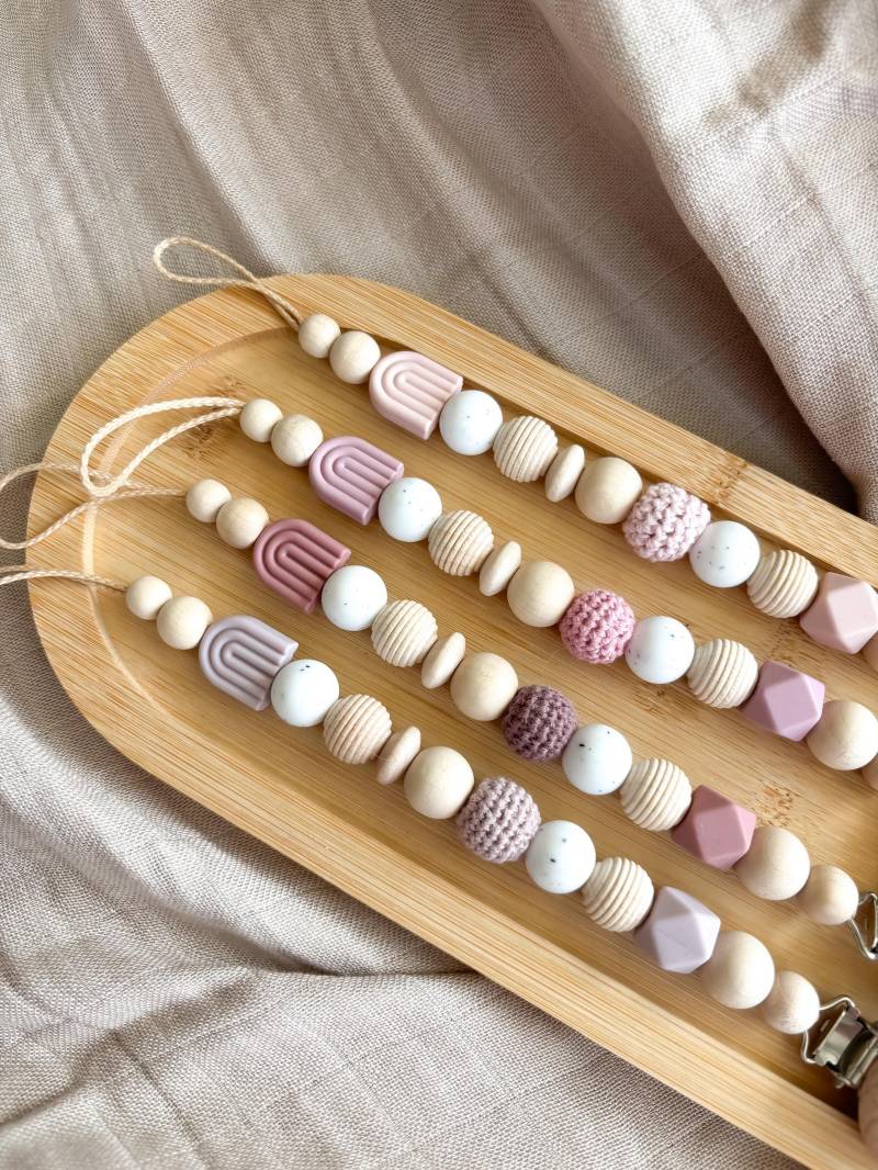 Schnullerkette Mit Namen - Personalisiert Hell Rosa- Regenbogen Geschenke Zur Geburt Und Taufe Schnullerkette Mit Namen - Personalisiert Hell Rosa- Regenbogen Geschenke Zur Geburt Und Taufe von Etsy - LeukkStudio