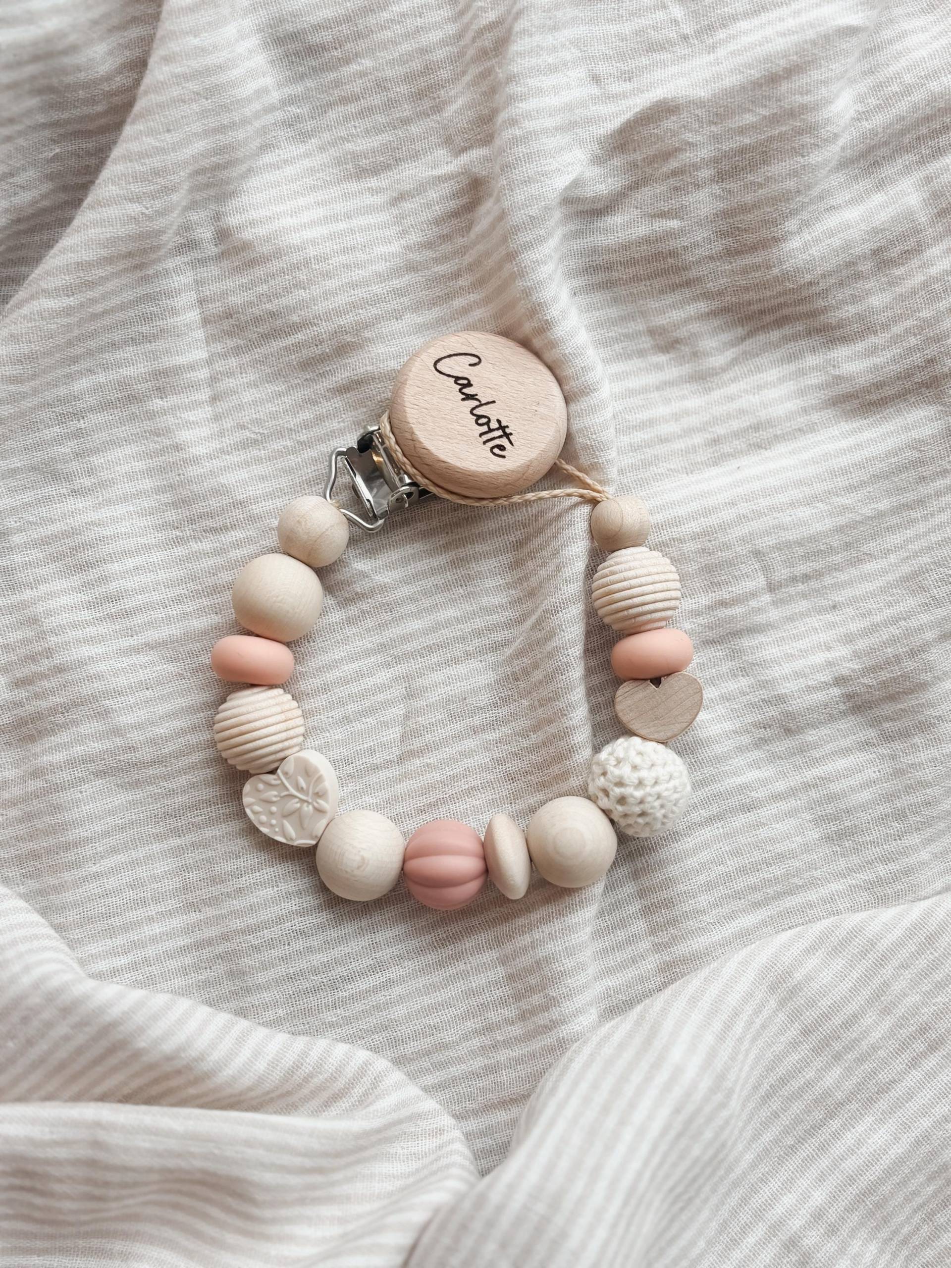 Schnullerkette Mit Namen - Personalisiert Herzchen Blush- Geschenke Zur Geburt Und Taufe Schnullerkette Mit Namen - Personalisiert Herzchen Blush- Geschenke Zur Geburt Und Taufe von Etsy - LeukkStudio