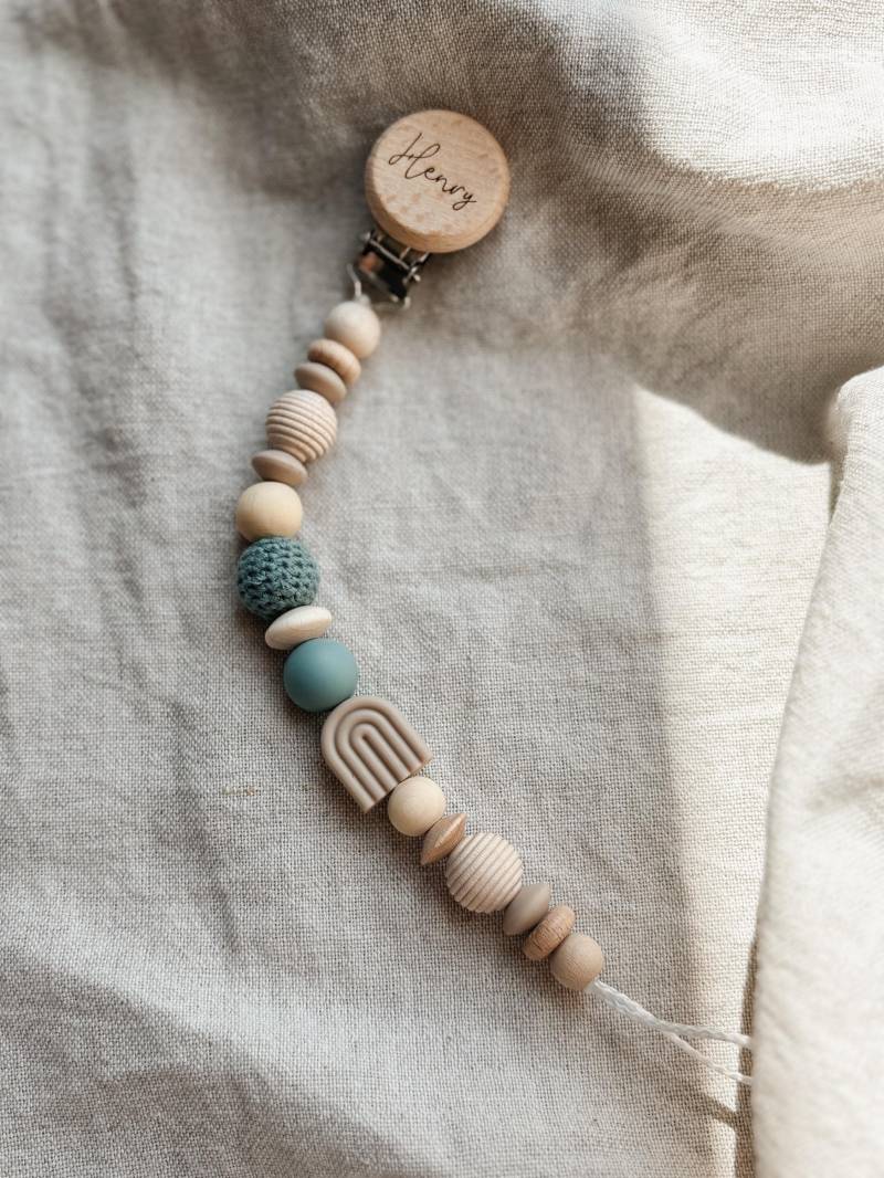 Schnullerkette Mit Namen Personalisiert - Junge Beige Regenbogen Geschenk von Etsy - LeukkStudio