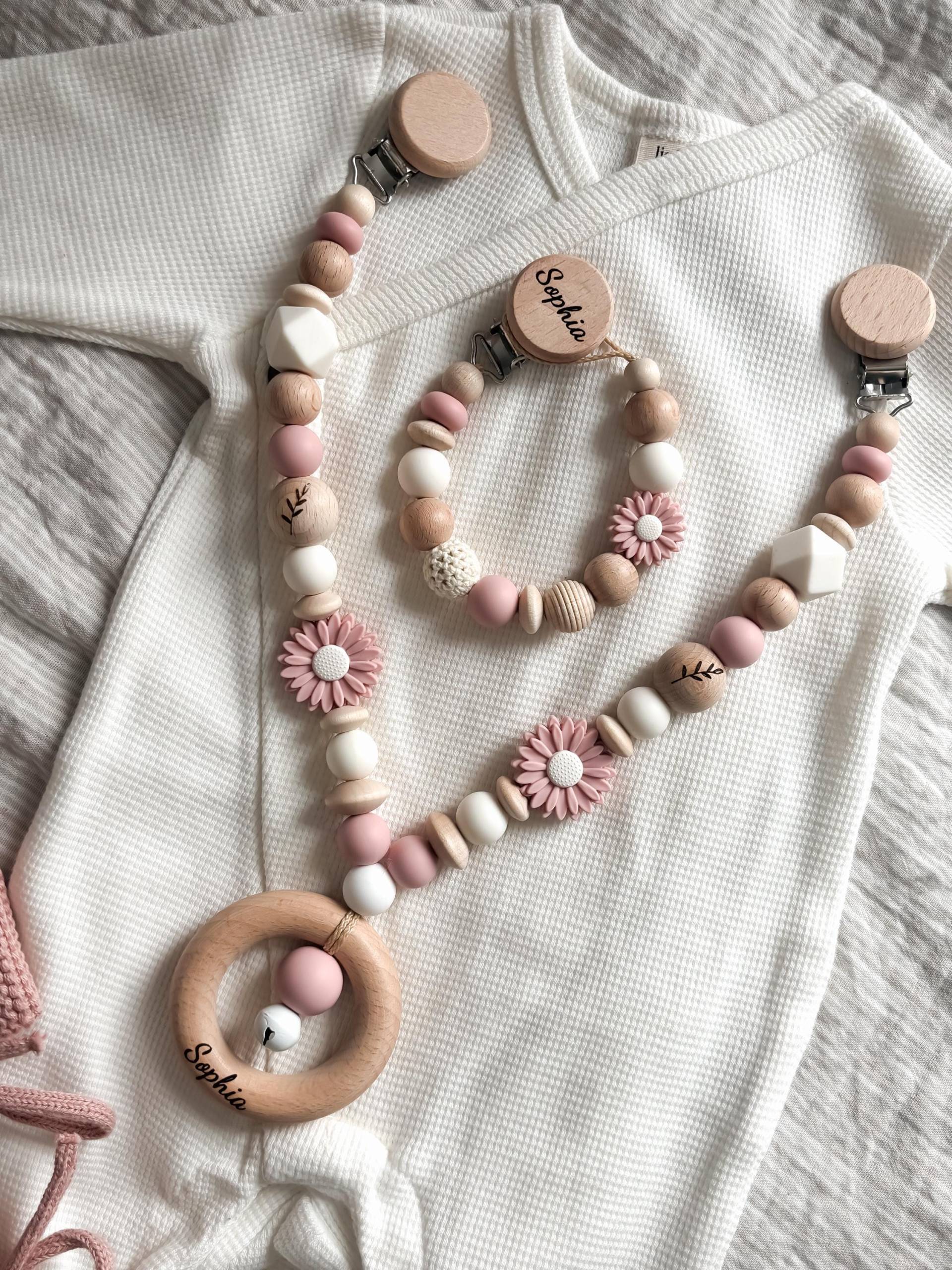 Schnullerkette Mit Namen Personalisiert Rosa Blume Für Mädchen Als Geschenk Zur Geburt Oder Taufe von Etsy - LeukkStudio
