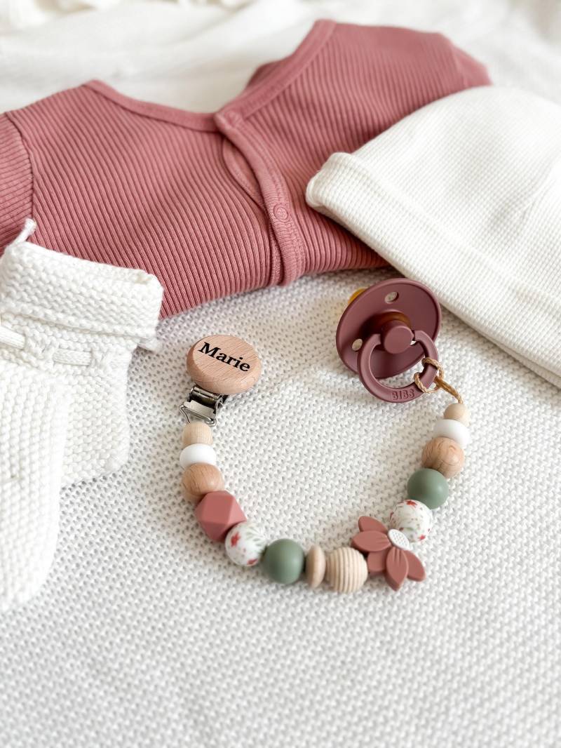 Schnullerkette Mit Namen - Personalisiert Rouge Salbei Grün Blume Mädchen -Geschenke Zur Geburt Und Taufe von Etsy - LeukkStudio