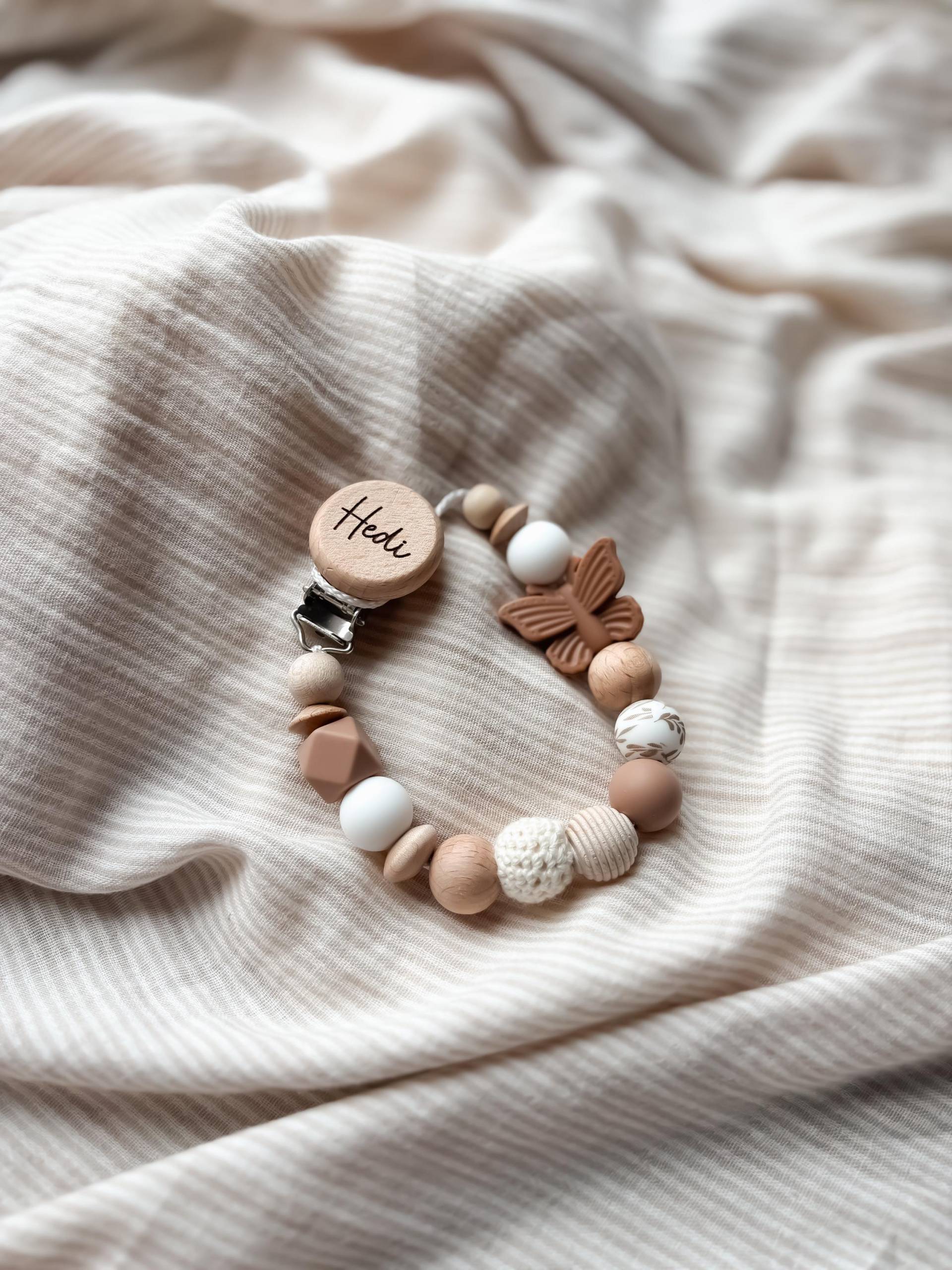 Schnullerkette Mit Namen - Personalisiert Schmetterling Braun Geschenke Zur Geburt Und Taufe von Etsy - LeukkStudio