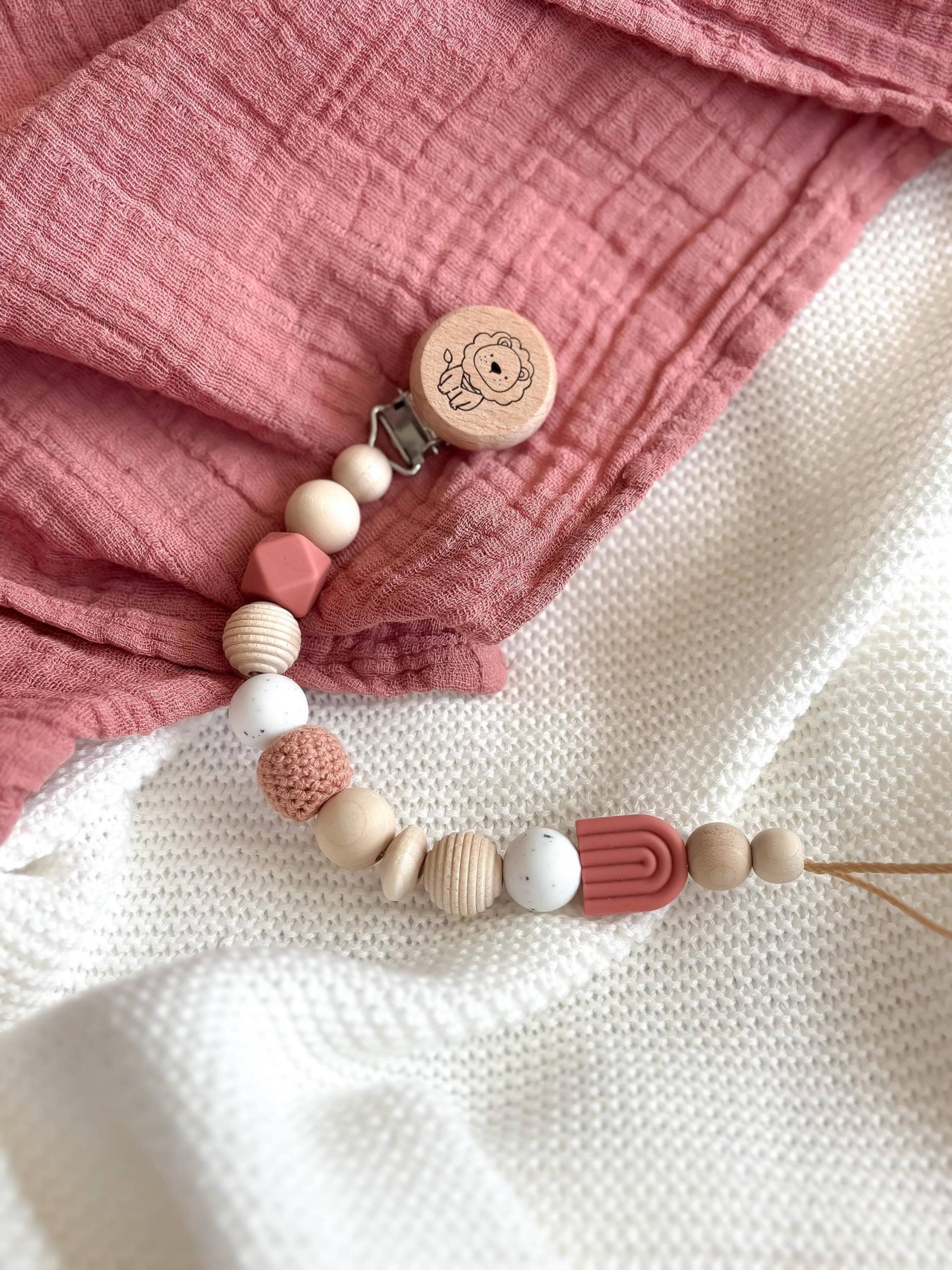 Schnullerkette Mit Namen - Personalisiert Terracotta- Regenbogen Geschenke Zur Geburt Und Taufe Schnullerkette Mit Namen - Personalisiert Terracotta- Regenbogen Geschenke Zur Geburt Und Taufe von Etsy - LeukkStudio
