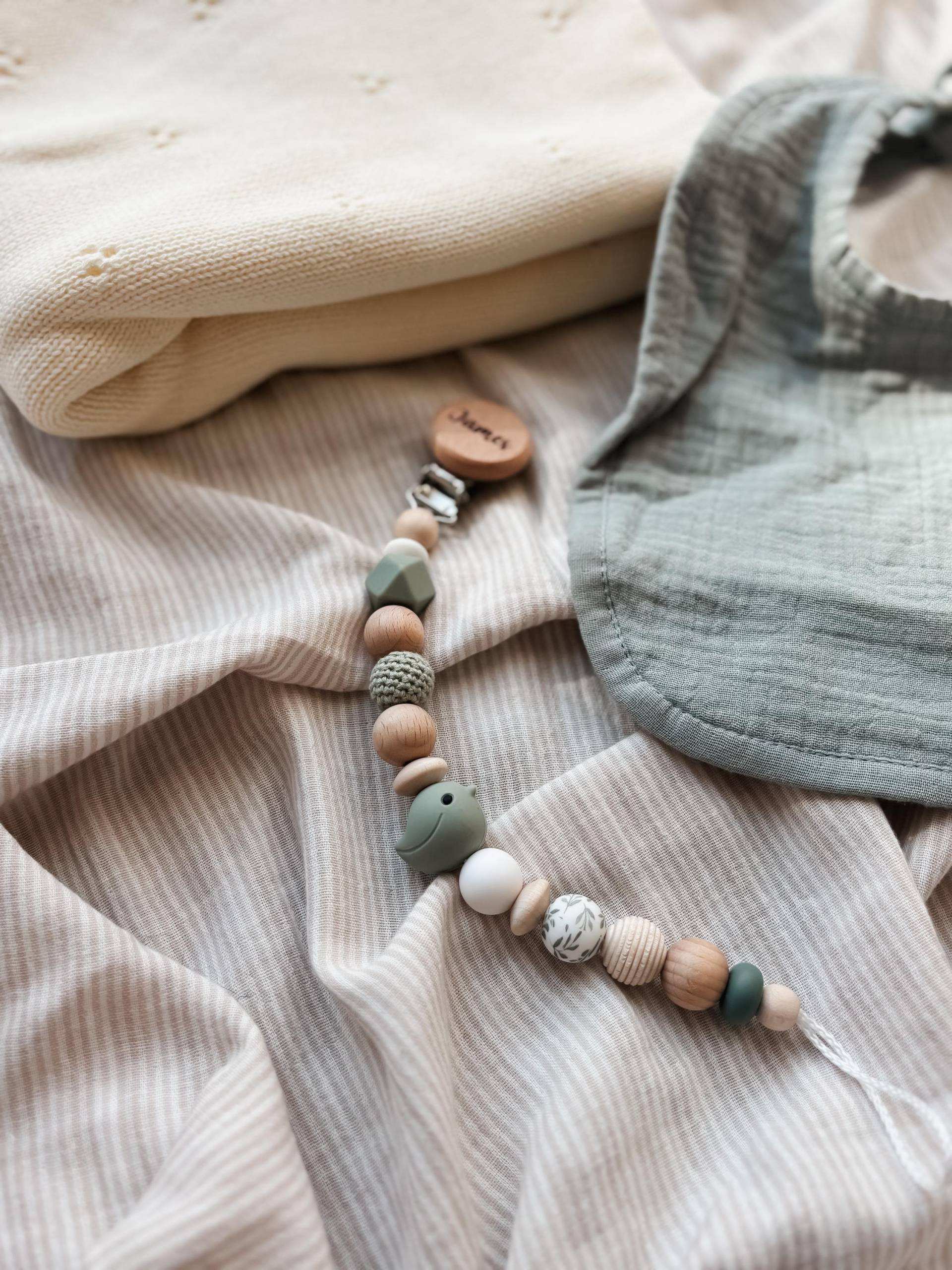 Schnullerkette Mit Namen - Personalisiert Vogel Grün Geschenke Zur Geburt Und Taufe von Etsy - LeukkStudio