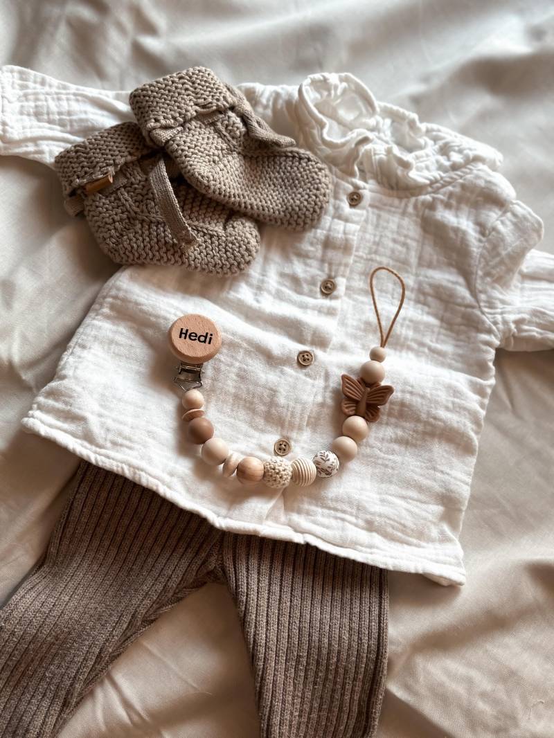 Schnullerkette Mit Namen Personalisiert in Braun Schmetterling Für Mädchen Als Geschenk Zur Geburt Oder Taufe von Etsy - LeukkStudio