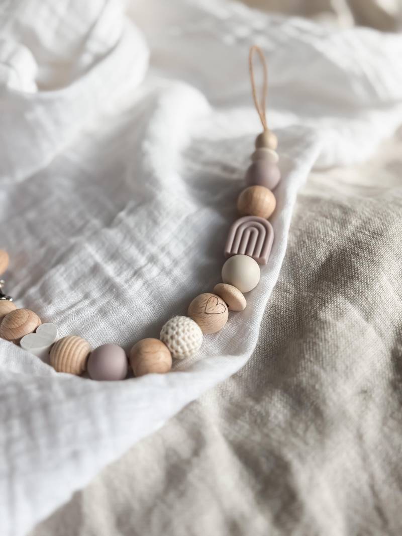 Schnullerkette Mit Namen - Personalisierte Regenboge Lila Geschenke Zur Geburt Oder Taufe Herzchen Schnullerkette Mit Namen - Personalisierte Regenboge Lila Geschenke Zur Geburt Oder Taufe Herzchen von Etsy - LeukkStudio