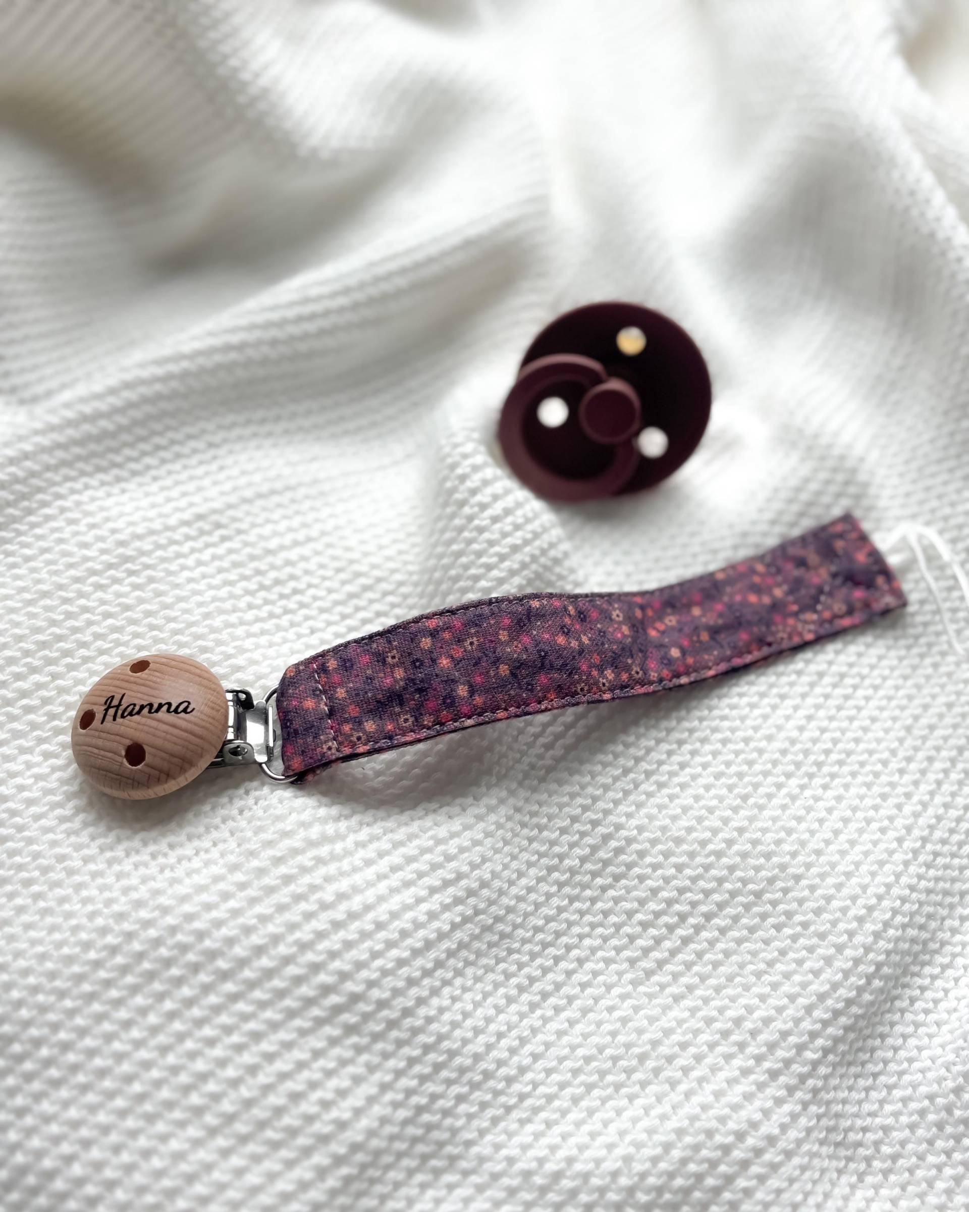 Schnullerkette Personalisiert Aus Stoff Mit Blumen in Lila - Geschenke Zur Geburt Oder Taufe von Etsy - LeukkStudio
