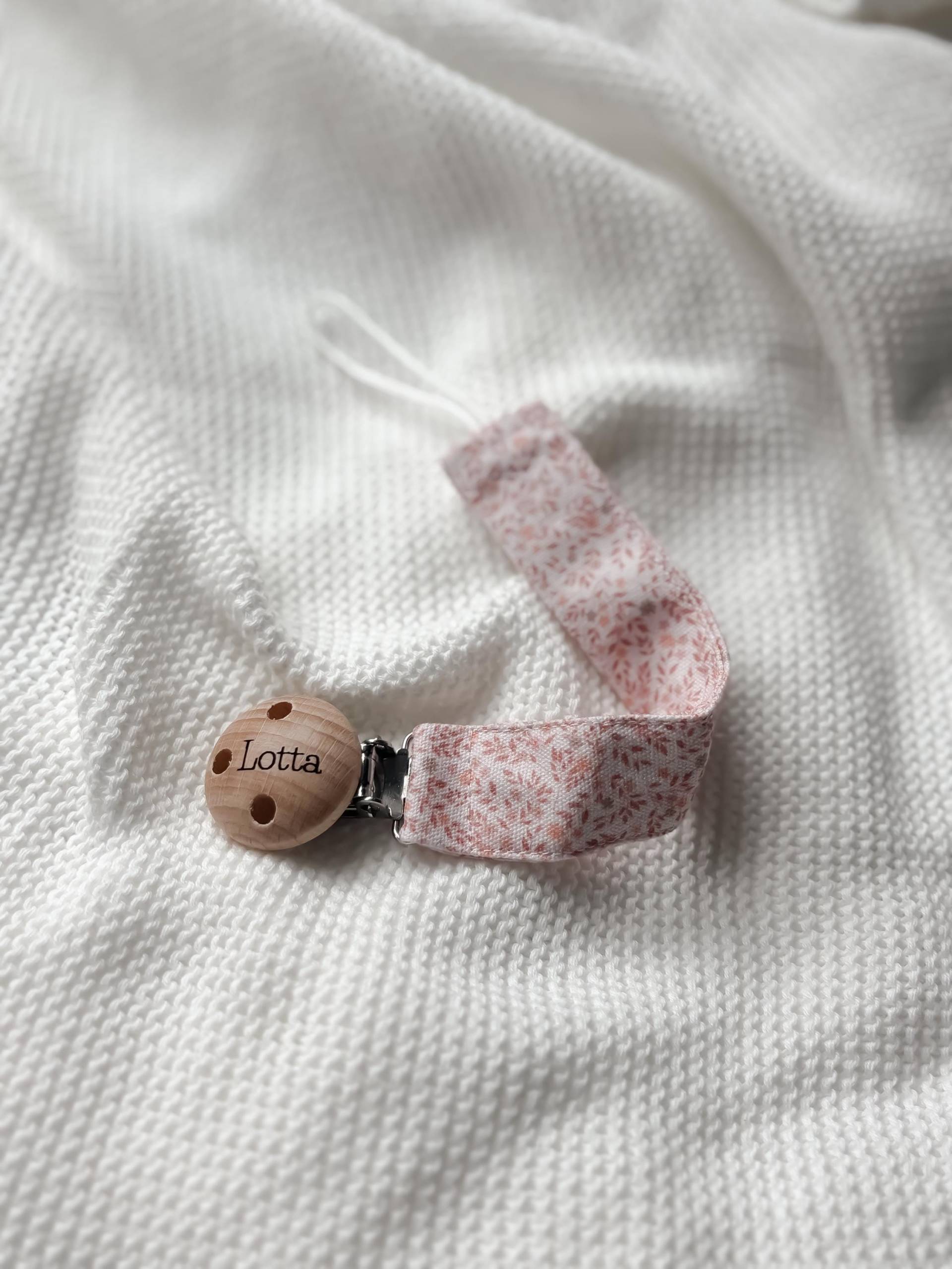 Schnullerkette Personalisiert Aus Stoff Mit Blumen in Rosa - Geschenke Zur Geburt Oder Taufe von Etsy - LeukkStudio