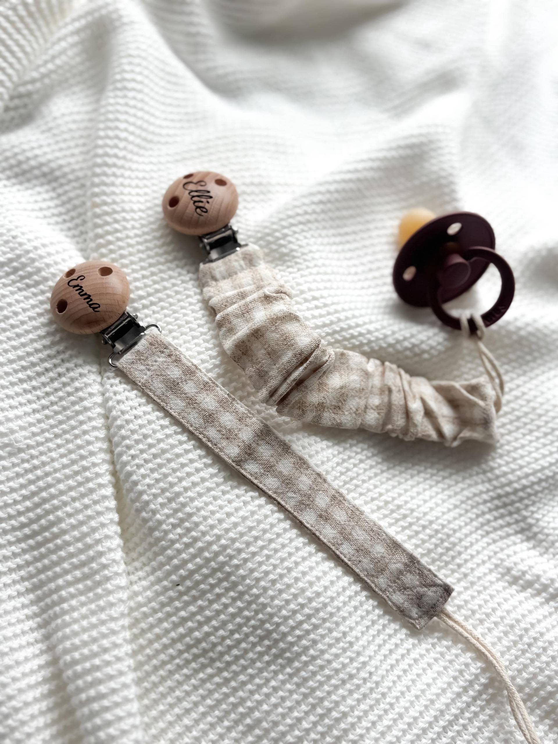 Schnullerkette Personalisiert Aus Stoff Mit Karomuster in Beige - Geschenke Zur Geburt Oder Taufe von Etsy - LeukkStudio