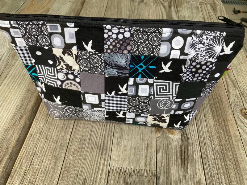 Wickeltasche, Kosmetiktasche in Schwarz Grau von Etsy - LiaMalaDE