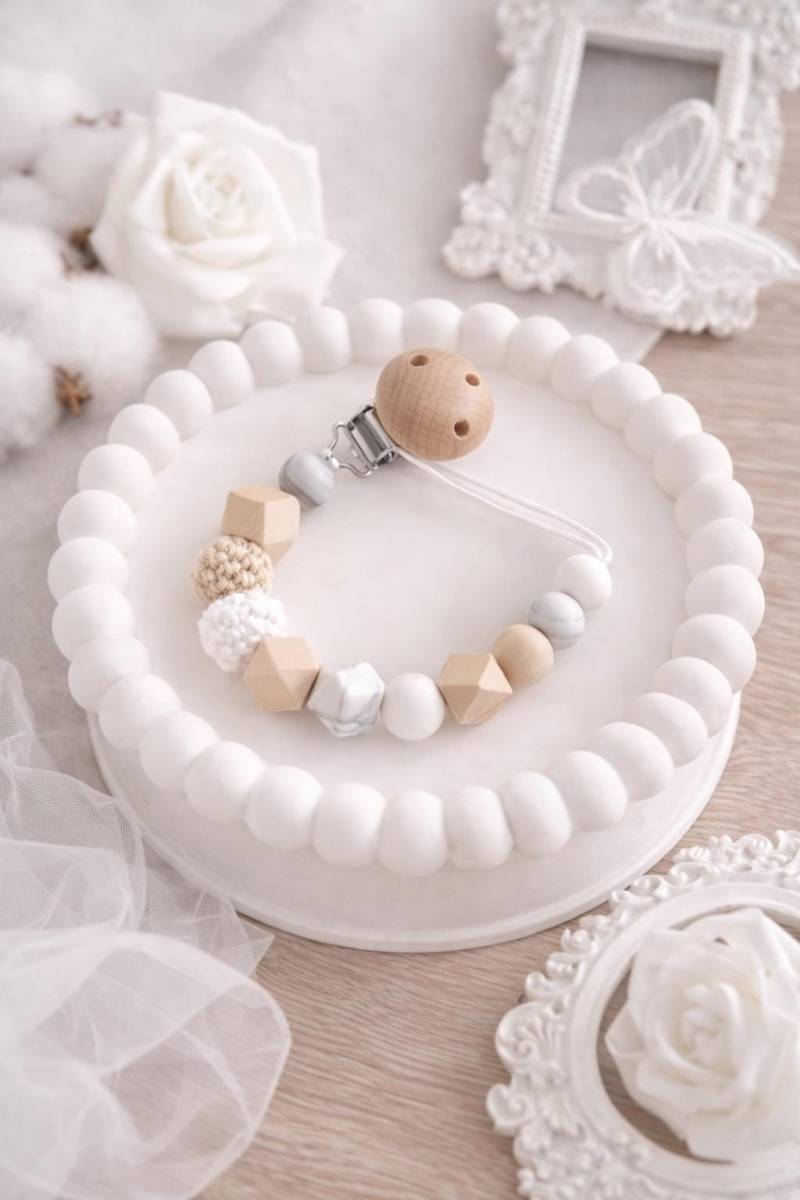 Schnullerkette | Für Jungen Und Mädchen Gehäkelt Geachenk Zur Geburt/Babyparty von Etsy - LianisBabyware