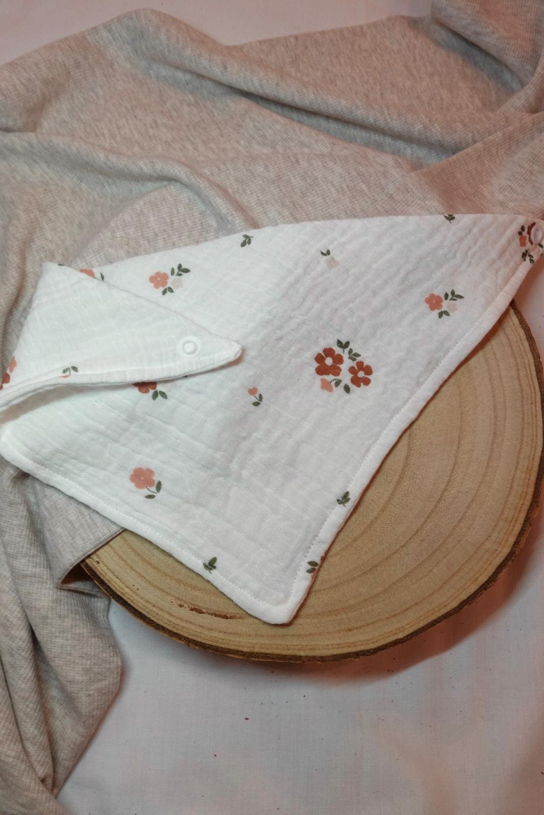 Lätzchen, Baby, Halstuch, Geburtstag, Geschenkidee, Babyparty, Geschenk, Musselin - Handarbeit, Handgenäht von Etsy - LiebeImGeschenk