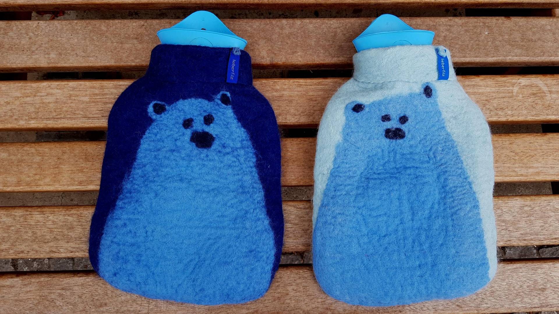 Wärmflasche Mit Gefilzter Hülle, Bär Auf Dunkelblau Gefärbt von Etsy - Lieberfilz