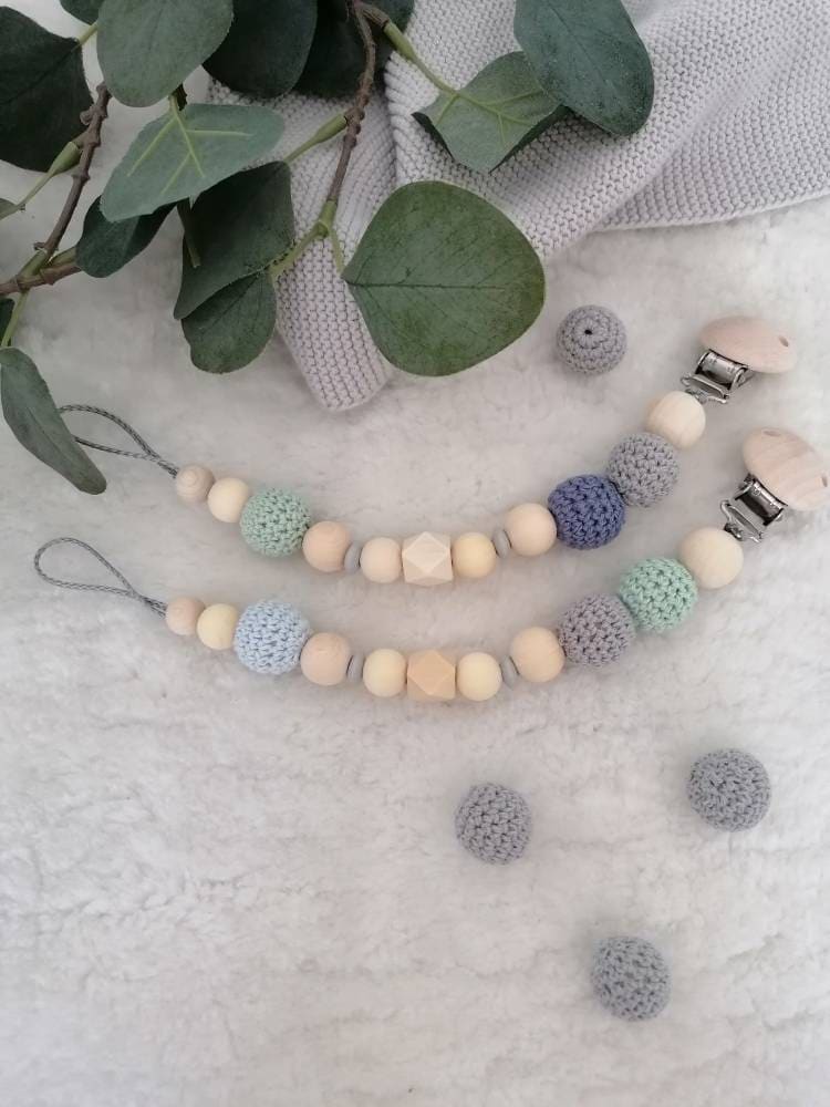 Schnullerkette Mit Oder Ohne Namen in Wunschfarbe Schnullerband Geburtsgeschenk Schnuller Babyparty von Etsy - LieblingsstueckeByBB