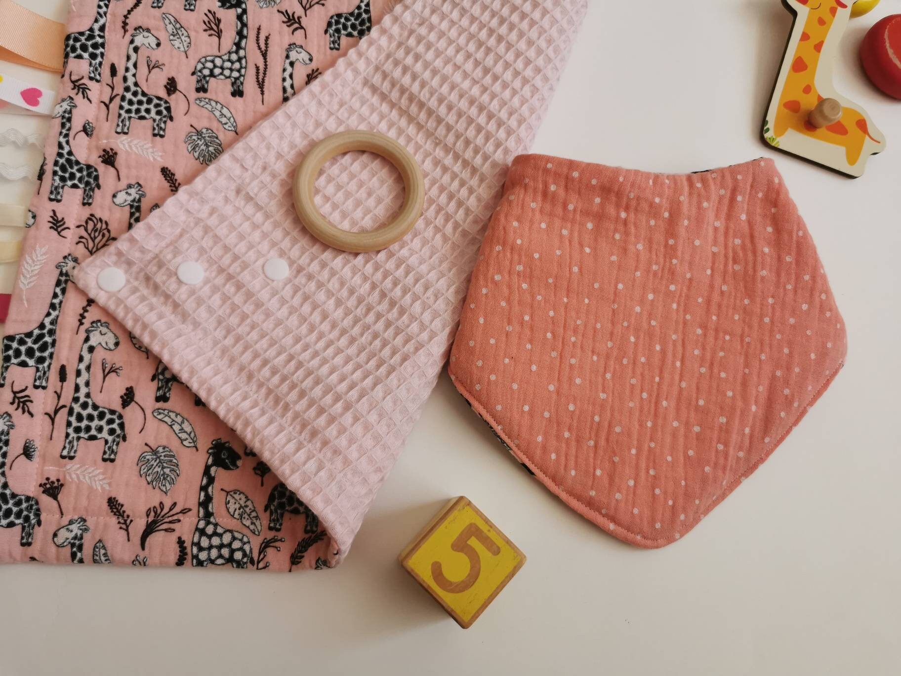 Sicherheits-Lovey-Decke, Schnullerclip, Schnullertuch, Wasserdichtes Baby-Bib, Bandana-Dribbelib, Personalisiertes Geschenk Für Neugeborene Sicherheits-Lovey-Decke, Schnullerclip, Schnullertuch, Wasserdichtes Baby-Bib, Bandana-Dribbelib, Personalisiertes Geschenk Für Neugeborene von Etsy - LiiLeBib