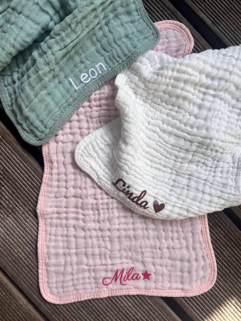 Personalisierte Spucktücher Aus Musselin Mit Namen Bedruckt - Baby Geschenk Zur Geburt, Taufe Oder Babyparty Individuell Spucktuch von Etsy - Lilienzauber