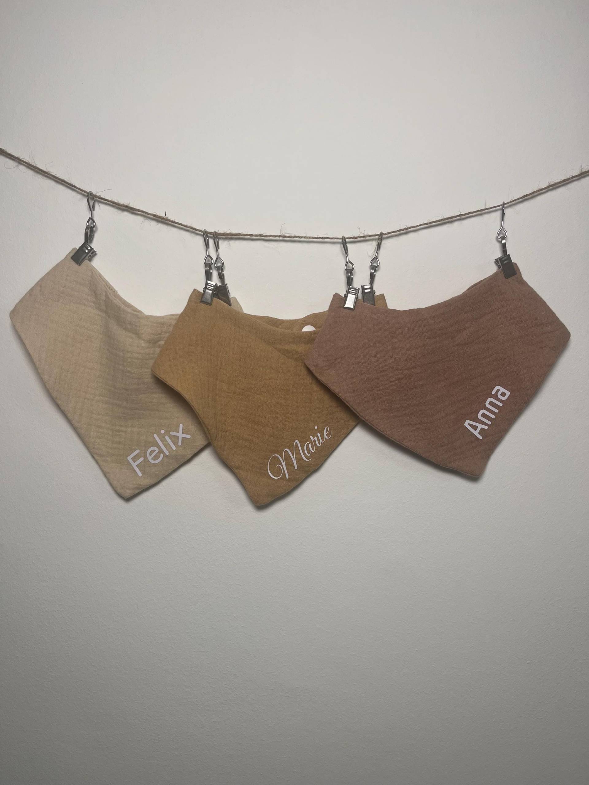 Personalisiertes Baby Halstuch Musselin Mit Namen | Dreieckstuch Beplottet Geschenk Zur Geburt Musselintuch Name von Etsy - Lilienzauber