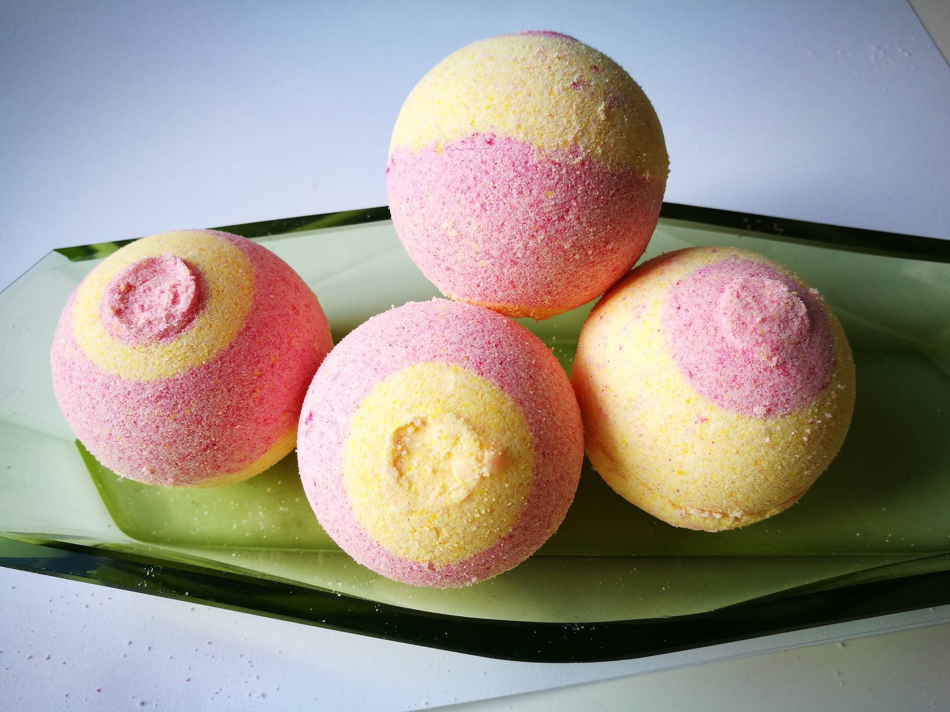 44, 00 Eur/Kg Badebombe " Mango-Vanille" 44, 00 Eur/Kg Badebombe " Mango-Vanille" von Etsy - Linneaseifen