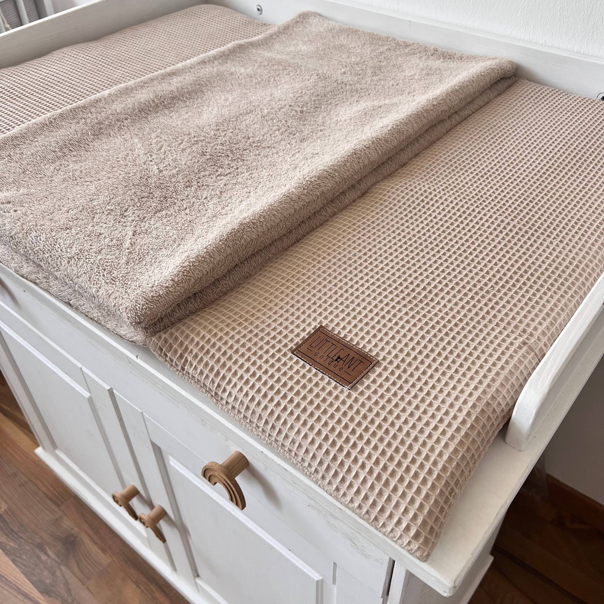 Wickeltischauflage Waffelpique Beige I Wassserdicht Optional Mit Extra Knöpfbarer Wechselauflage Für Jede Größe Wickeltischauflage Waffelpique Beige I Wassserdicht Optional Mit Extra Knöpfbarer Wechselauflage Für Jede Größe von Etsy - LittleANTunique