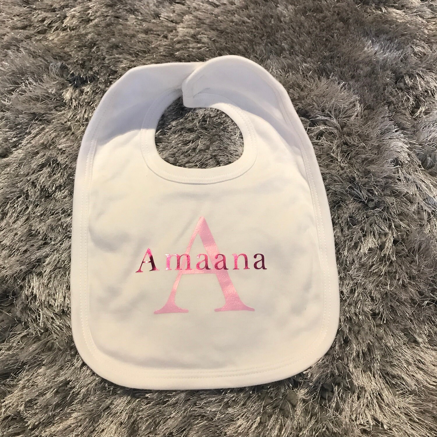 Personalisierte Lätzchen Für Jungen Und Mädchen von Etsy - LittleAndPersonal