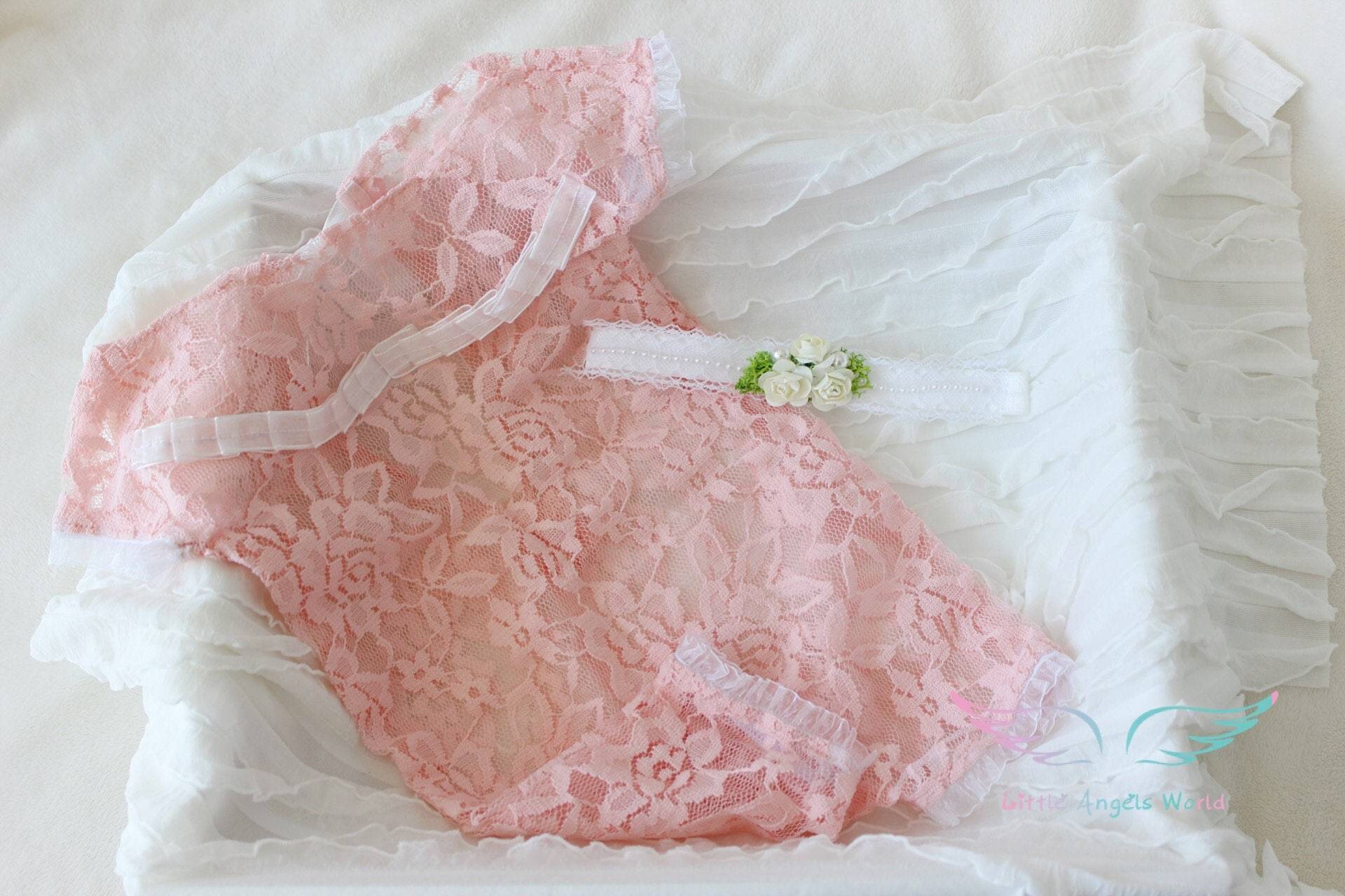 Baby Mädchen Strampler, Neugeborene Spitze Outfit, Mädchen-Dusche-Geschenk, Strampler-Set, Neugeborenen Foto Requisite von Etsy - LittleAngelsWorld