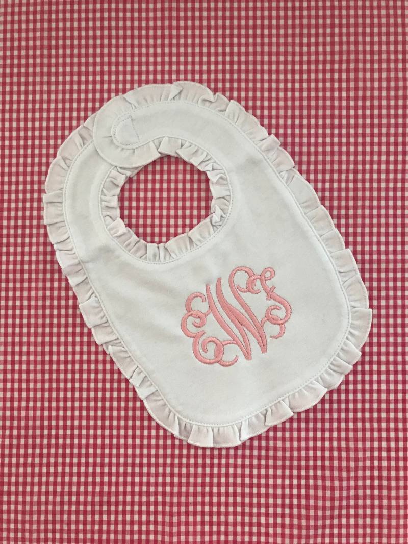 Monogramm Lätzchen, Gekräuselten Mädchen Personalisierte Lätzchen Für Babys, Säugling Geschenk, Baby-Dusche-Dekor, Neugeborenen, Rüschen, Adrette von Etsy - LittleBirdMonograms