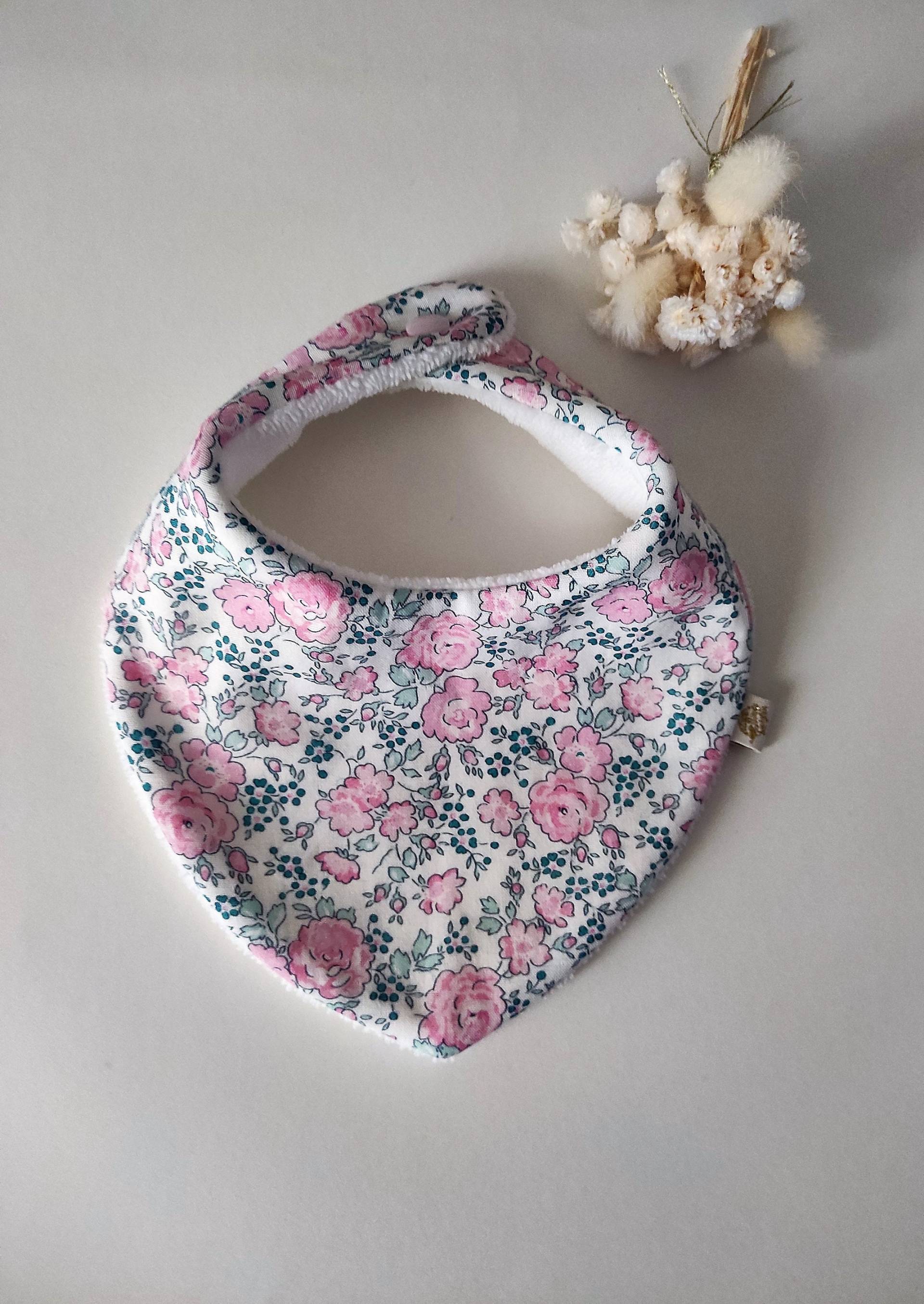 Bandana-Lätzchen Aus Echtem Liberty-Doppelgaze-stoff Und Öko-Tex-Bambus-Mikroschwamm Für Babys Von 0 Bis 9 Monaten Bandana-Lätzchen Aus Echtem Liberty-Doppelgaze-stoff Und Öko-Tex-Bambus-Mikroschwamm Für Babys Von 0 Bis 9 Monaten von Etsy - LittleBirdsGarden