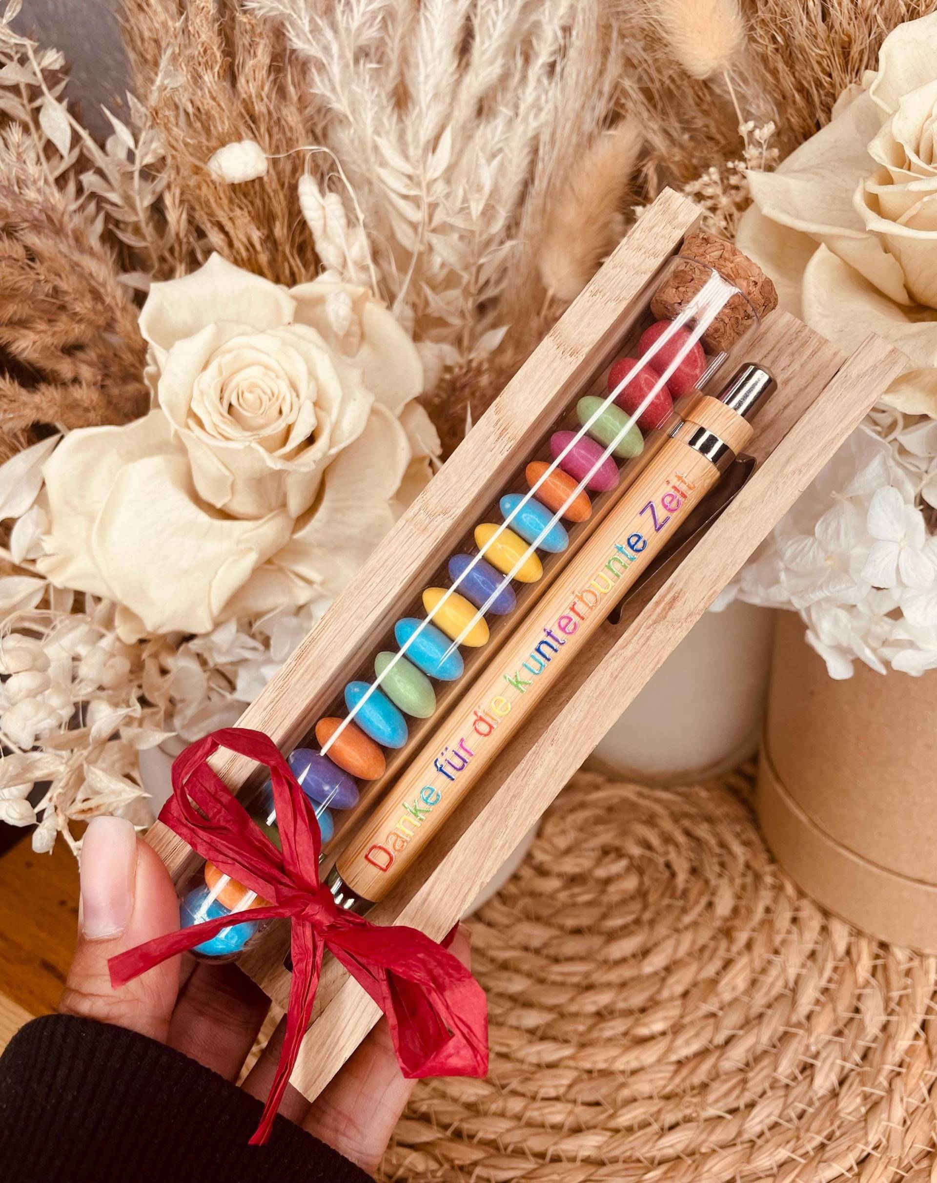 Abschiedsgeschenk, Danke Für Die Kunterbunte Zeit, Abschied, Kita, Schule, Kindergarten, Abschiedsgeschenk Erzieherinnen, Kugelschreiber Abschiedsgeschenk, Danke Für Die Kunterbunte Zeit, Abschied, Kita, Schule, Kindergarten, Abschiedsgeschenk Erzieherinnen, Kugelschreiber von Etsy - LittleBubbaShop