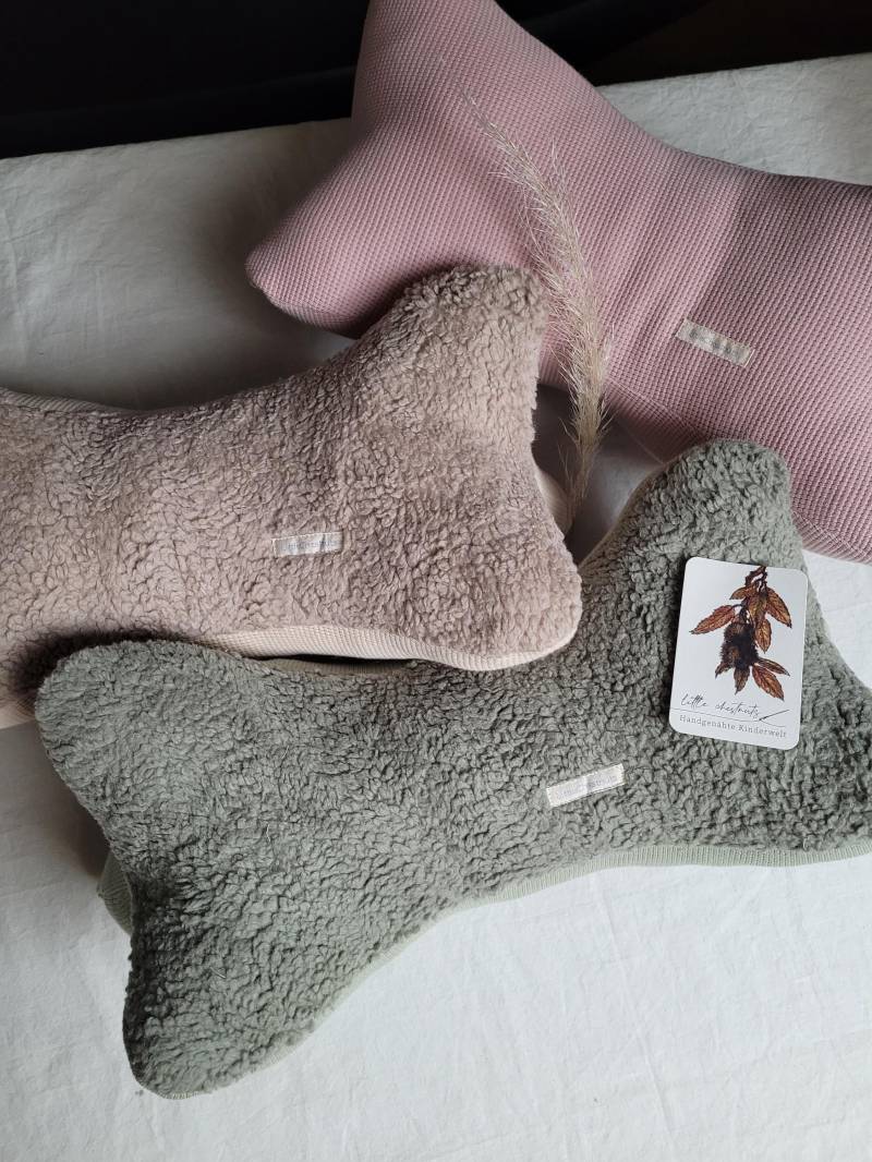 Leseknochen/Lesekissen/Nackenstütze - Optional Mit Personalisierung Aus Weichem Teddystoff Geschenkidee Für Leseratten & Bücherliebhaber von Etsy - LittleChestnuts
