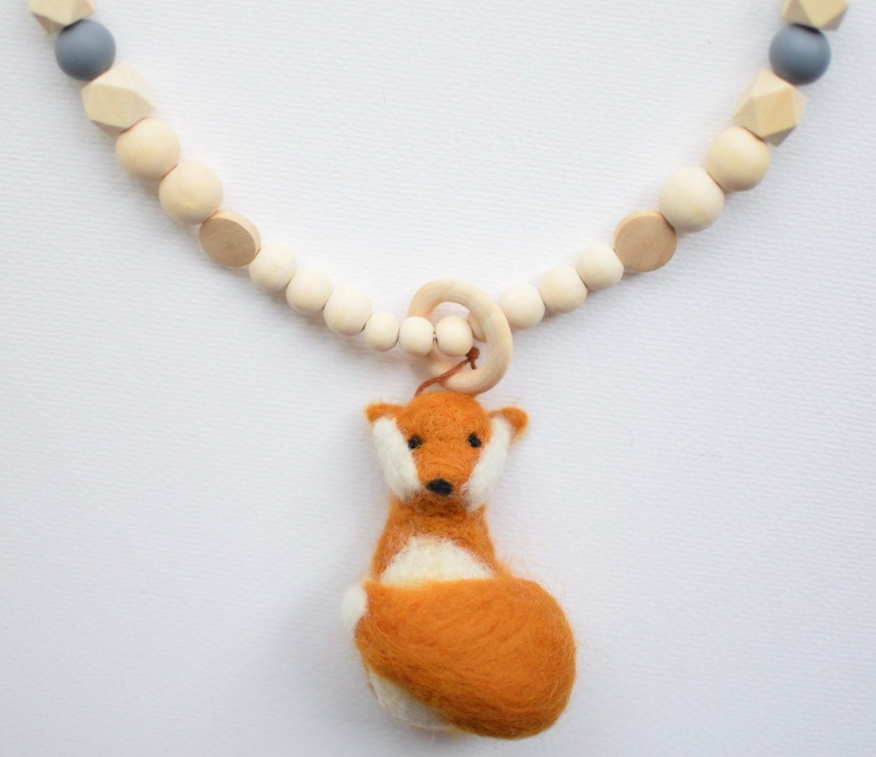 Kinderwagenkette Mit Filz Fuchs, Anhänger, Geschenk Für Baby, Geburtsgeschenk, Holzperlen Kette Kinderwagenkette Mit Filz Fuchs, Anhänger, Geschenk Für Baby, Geburtsgeschenk, Holzperlen Kette von Etsy - LittleCloudStudio1