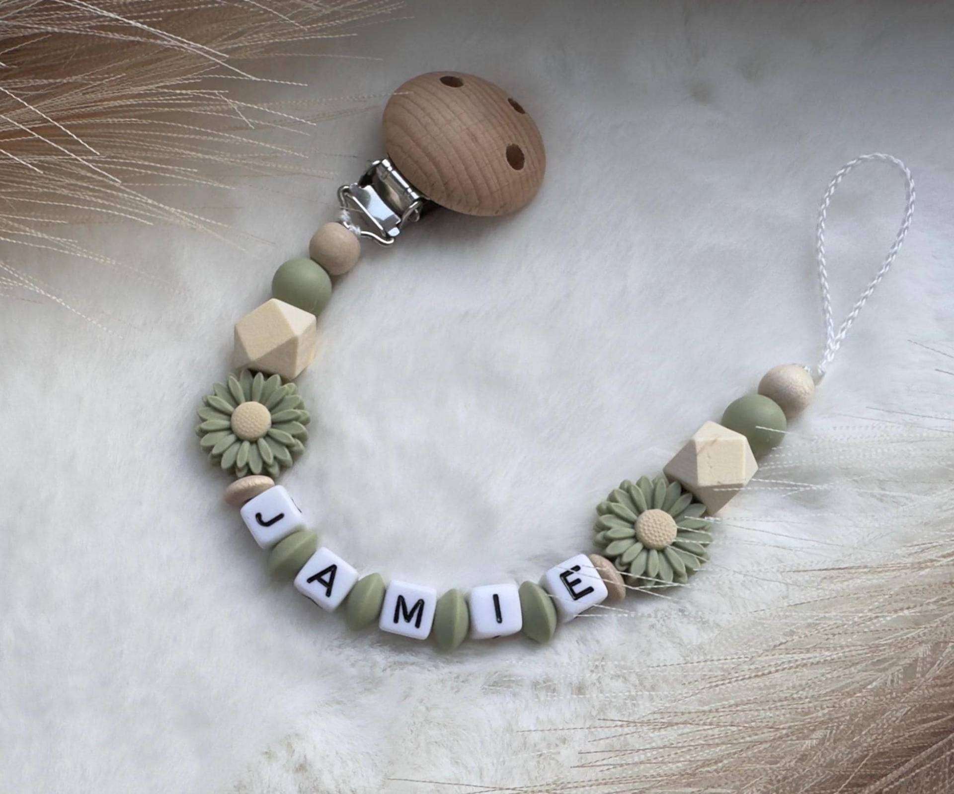 Personalisierte Schnullerkette Mit Namen - Blumen Design Salbei Grün Baby Geschenk Zur Geburt Holz Schnullerhalter Handmade von Etsy - LittleDreamPearl