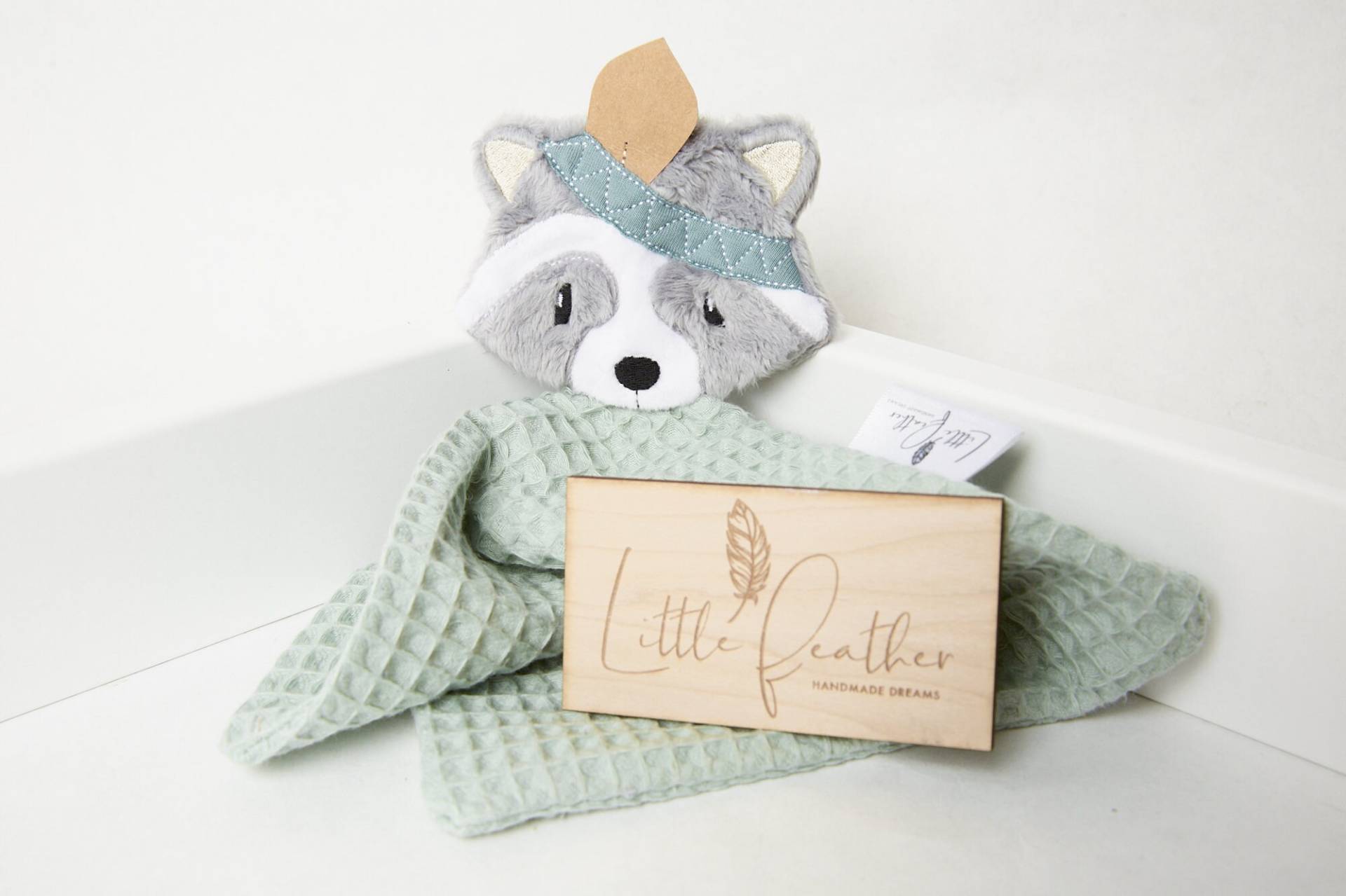 Schmusetuch Mit Namen Waschbär Junge Mädchen Salbei Grün Personalisiert Kuscheltuch Babytuch Geburt Geschenk Spucktuch Schmusetuch Mit Namen Waschbär Junge Mädchen Salbei Grün Personalisiert Kuscheltuch Babytuch Geburt Geschenk Spucktuch von Etsy - LittleFeatherLove
