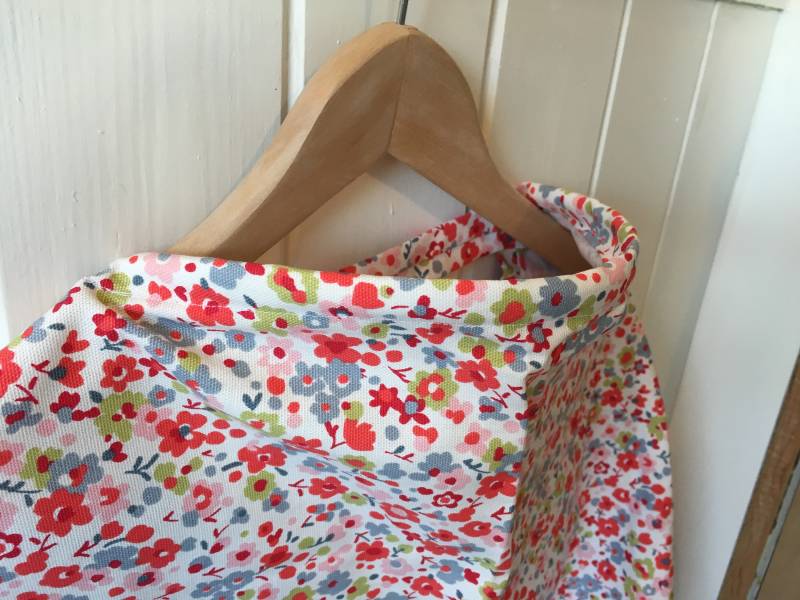 stillcover | Blumen Rot Und Pink Poncho Schal Verstellbar von Etsy - LittleLionShopUK
