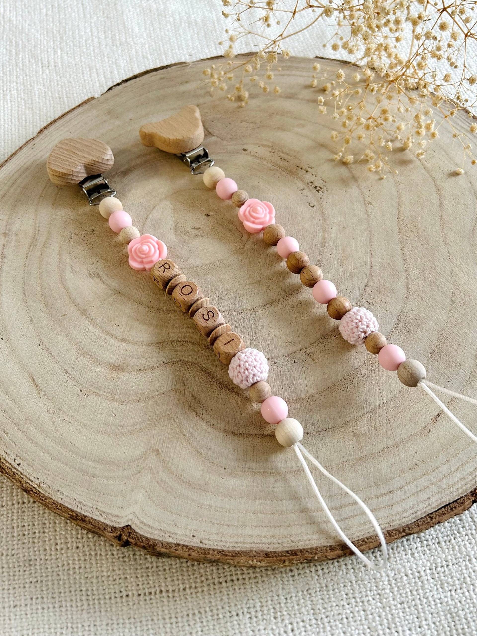 Schnullerkette Mit Namen "Little Rose" Rosa Schnullerkette Mit Namen "Little Rose" Rosa von Etsy - LittleLitchiBaby