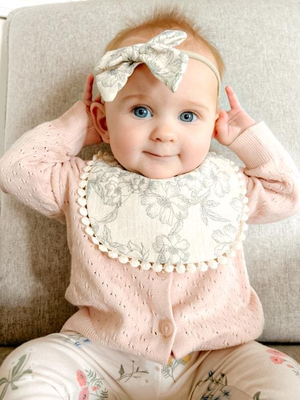 Bio-Baumwolle Lätzchen Und Baby Bow Stirnband | Mädchen Geschenke Frühlingsfarben Baby-Dusche-Geschenk von Etsy - LittleLoveyDoveyCa