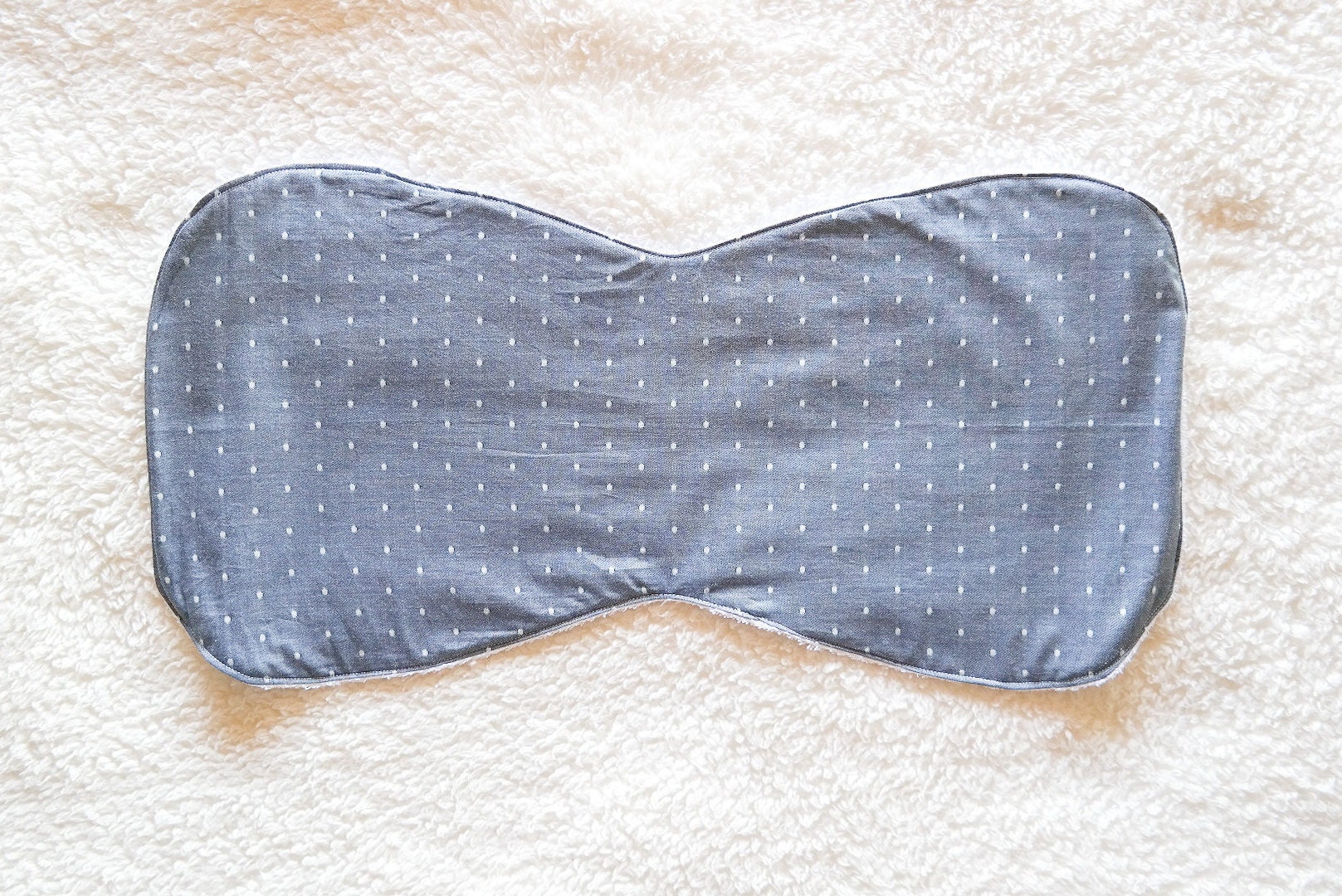 Baby Burping Tuch - Dunkelgrau von Etsy - LittleLunaHandmade