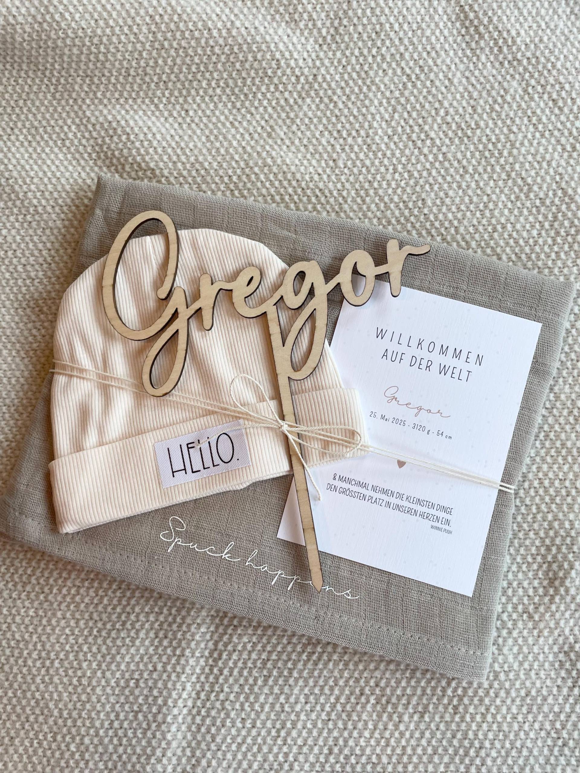 Baby Geschenkset Personalisiert | Spucktuch Und Mütze Beplottet, Caketopper Mit Namen + Karte Geschenk Zur Geburt, Taufe von Etsy - LittleThingsofAnni