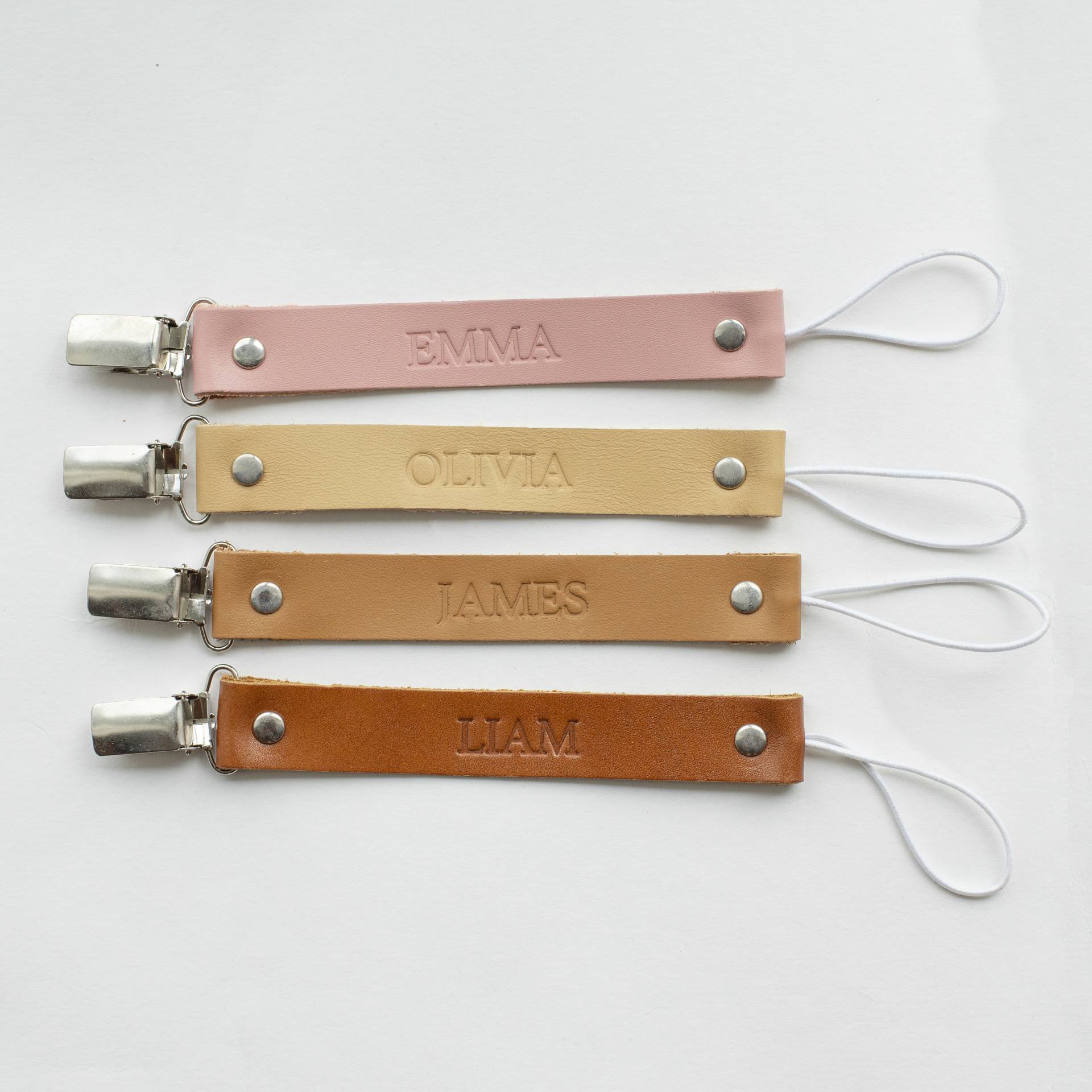 Personalisierung Schnuller Leder Name Clip, Binky Clip Halter, Kette, Baby, Junge, Mädchen, Leinen Personalisierung Schnuller Leder Name Clip, Binky Clip Halter, Kette, Baby, Junge, Mädchen, Leinen von Etsy - LittleandBee